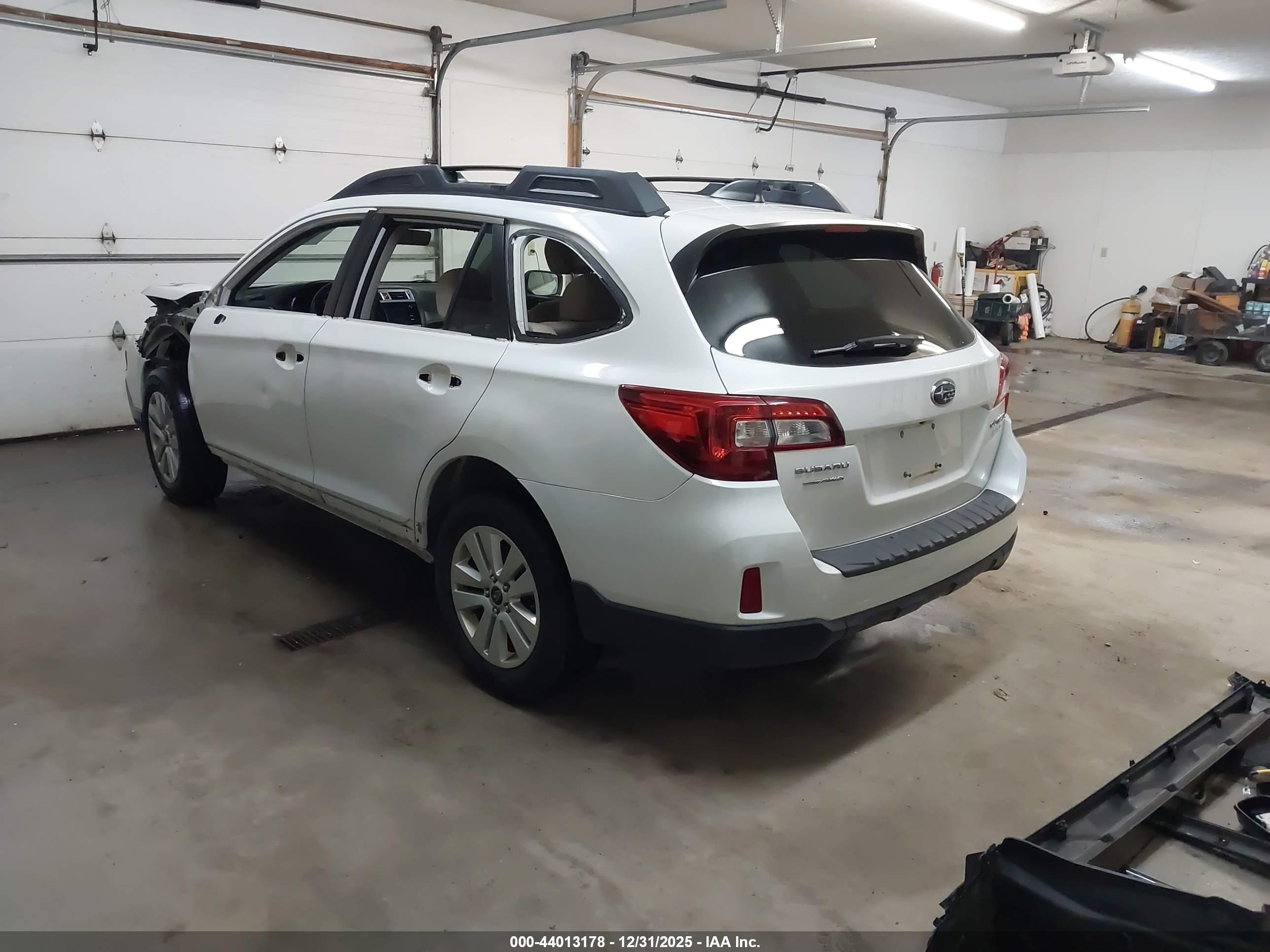 SUBARU OUTBACK image 3