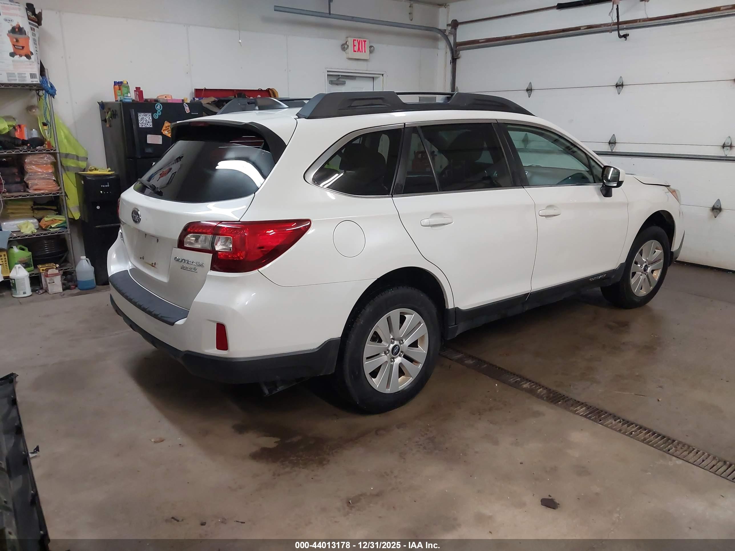 SUBARU OUTBACK image 4