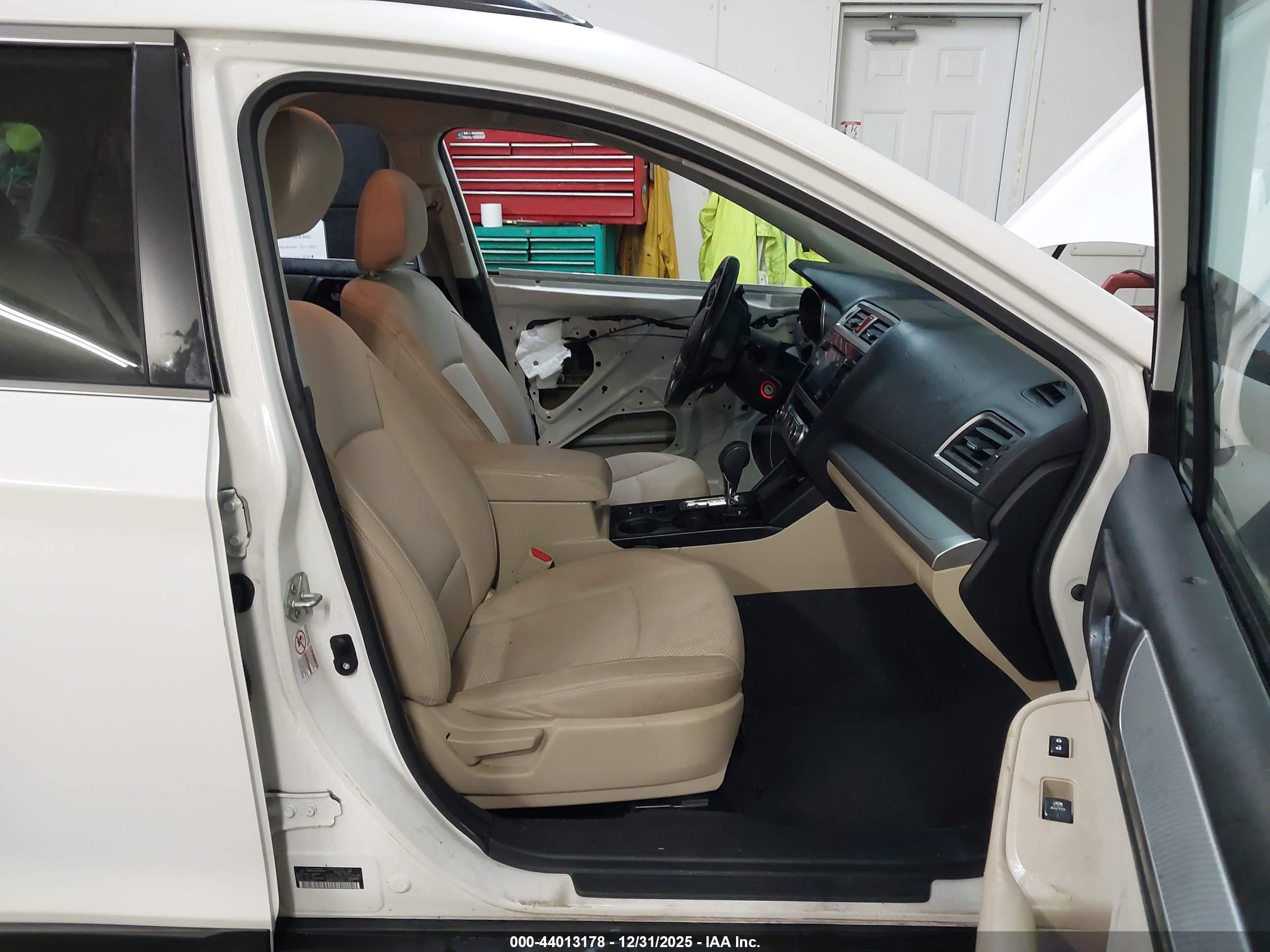 SUBARU OUTBACK image 5
