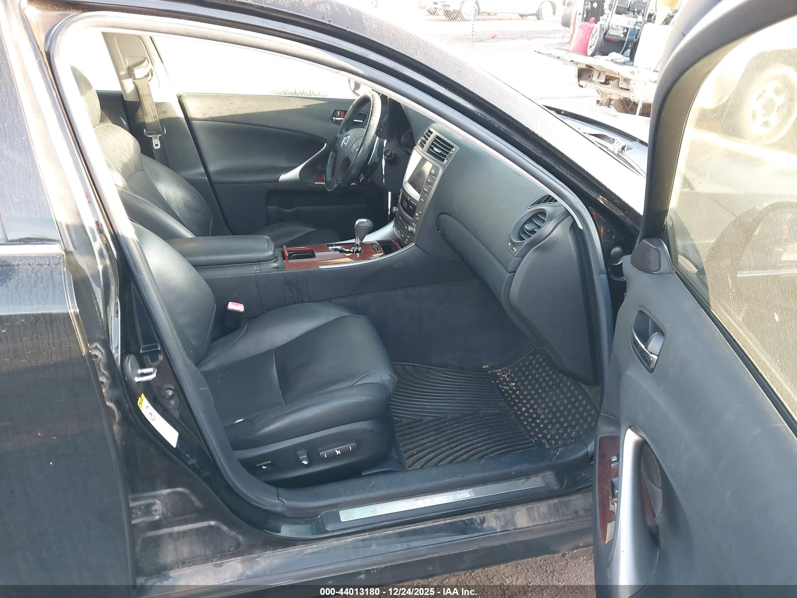 LEXUS IS image 5