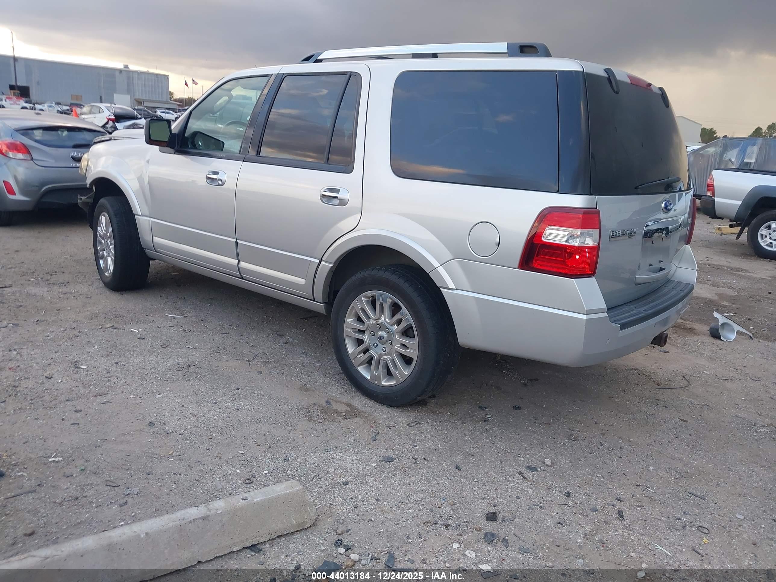 FORD EXPEDITION image 3