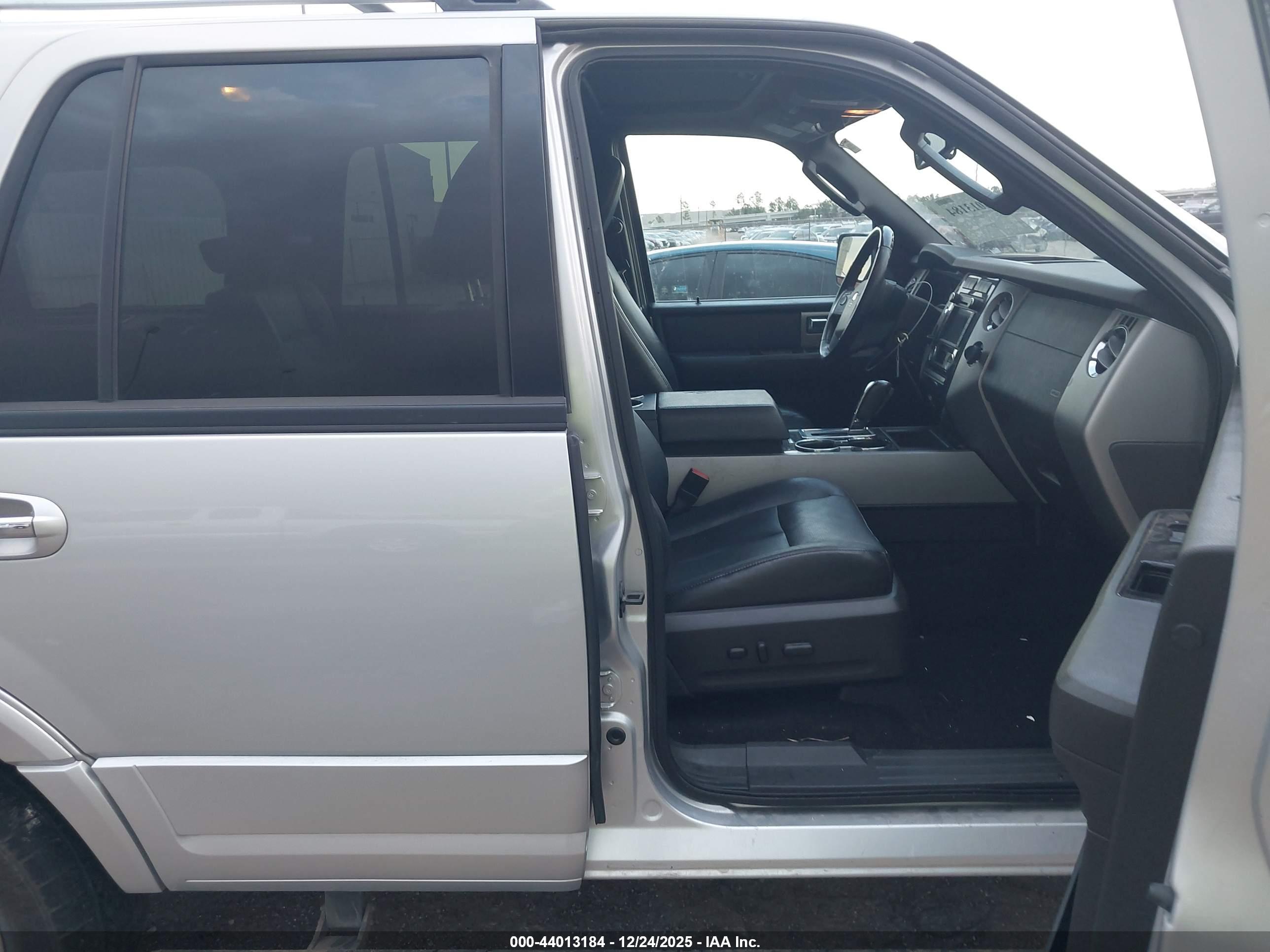FORD EXPEDITION image 5