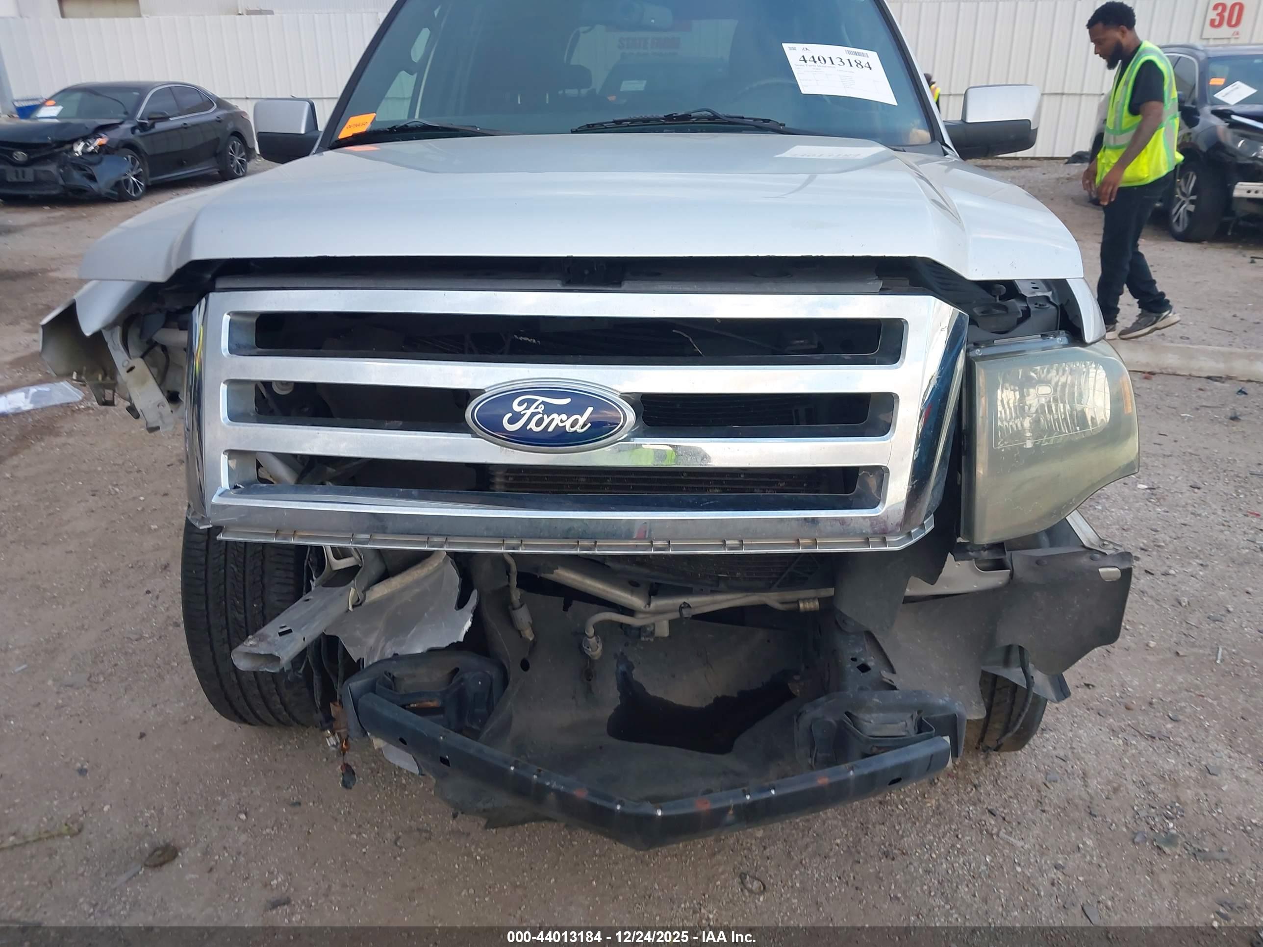 FORD EXPEDITION image 6