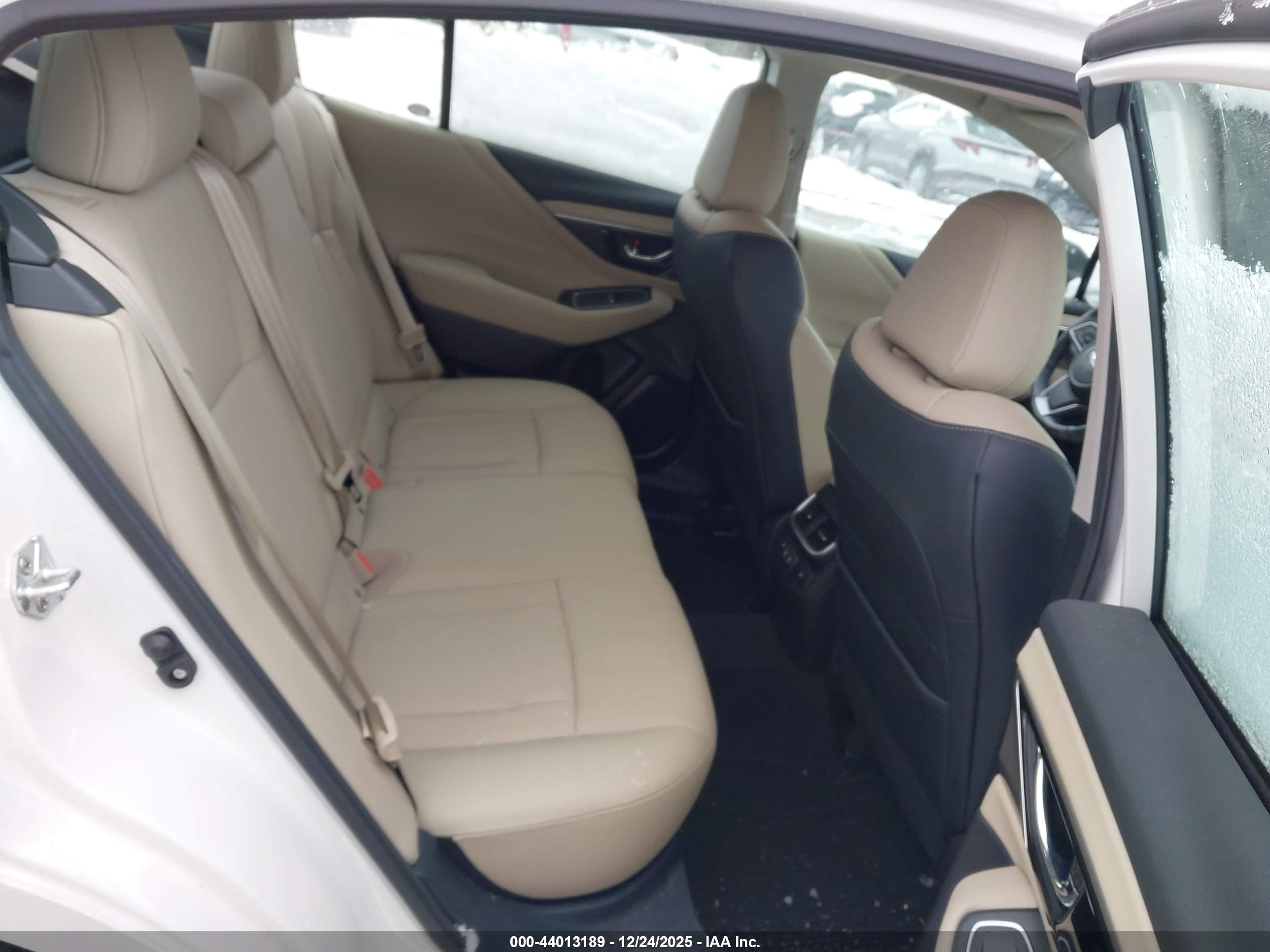 SUBARU LEGACY image 8