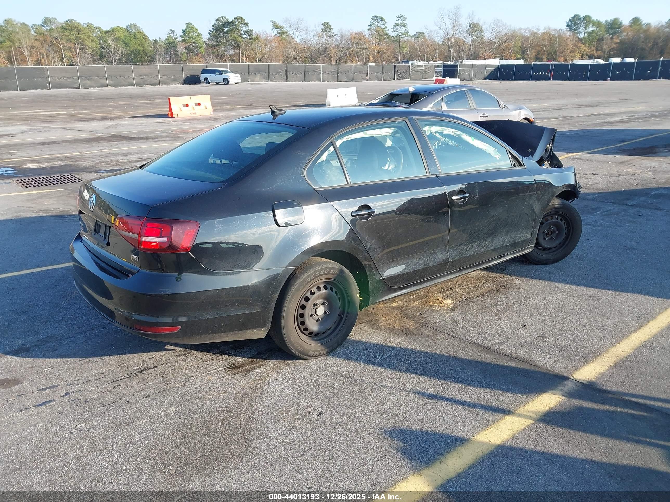 VOLKSWAGEN JETTA image 4