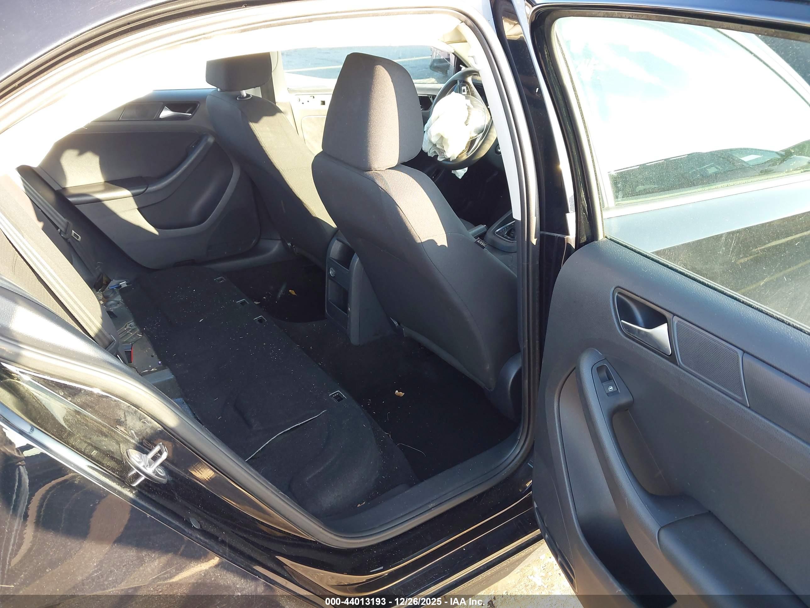 VOLKSWAGEN JETTA image 8