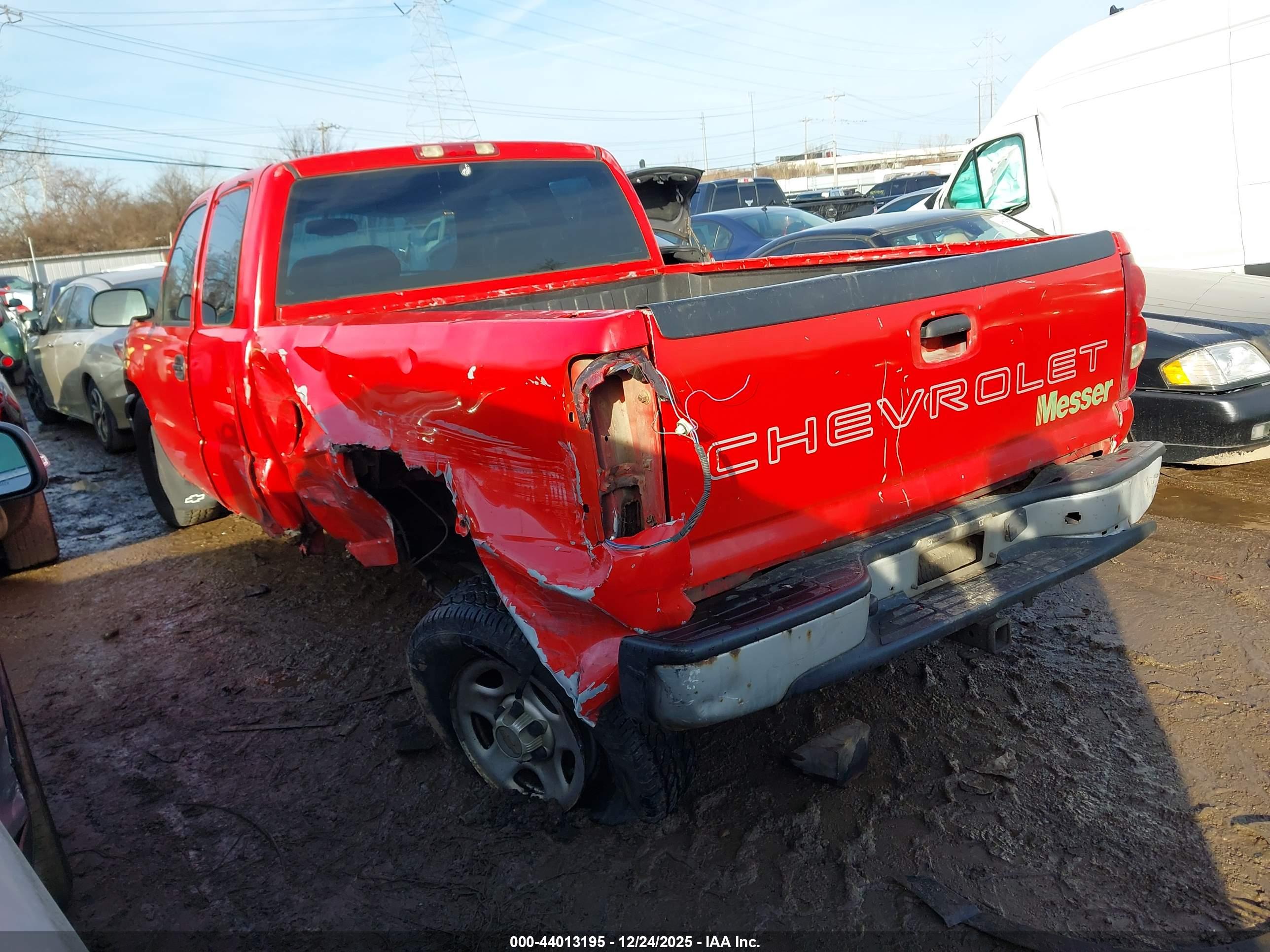 CHEVROLET SILVERADO image 3