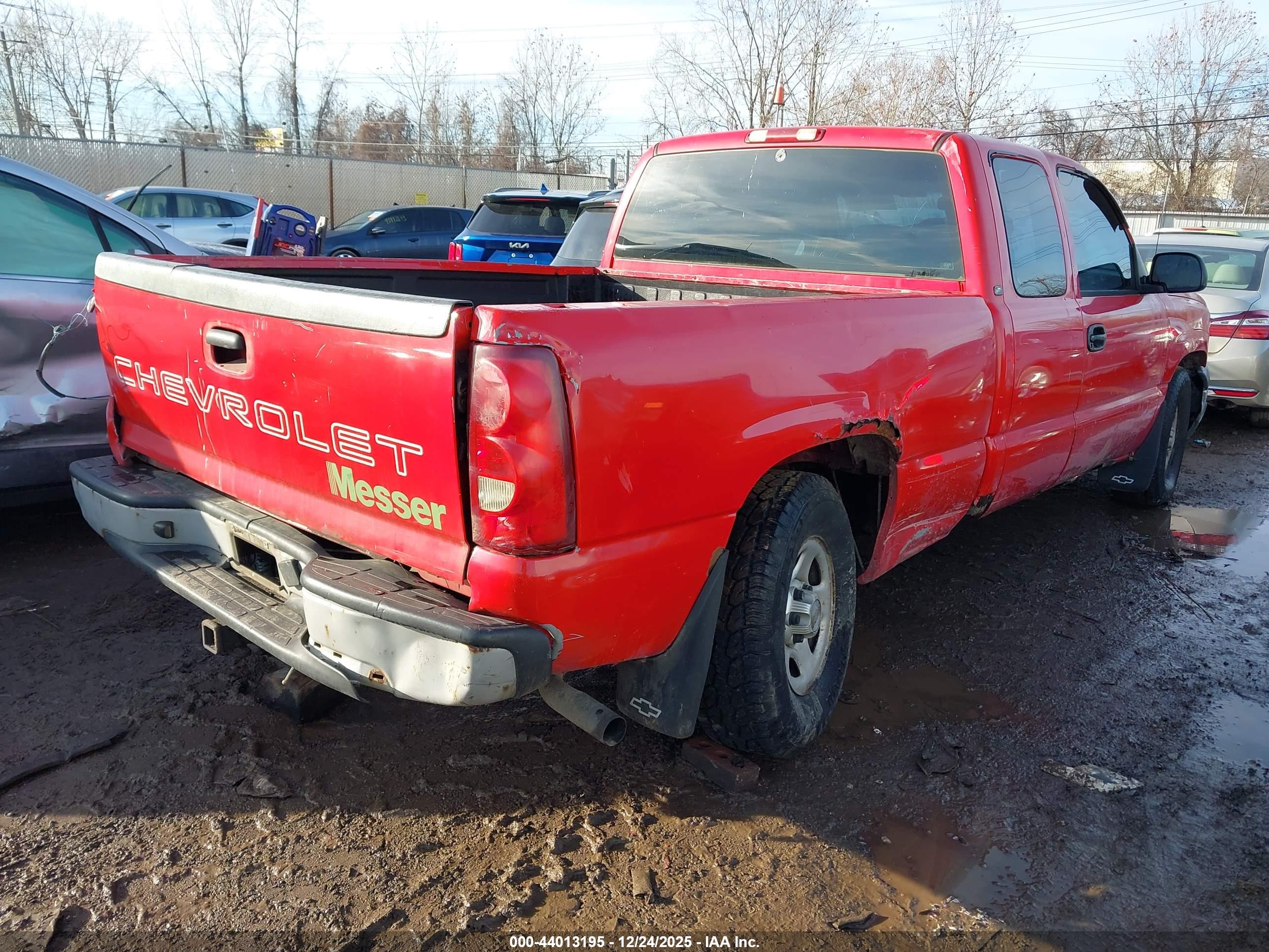 CHEVROLET SILVERADO image 4