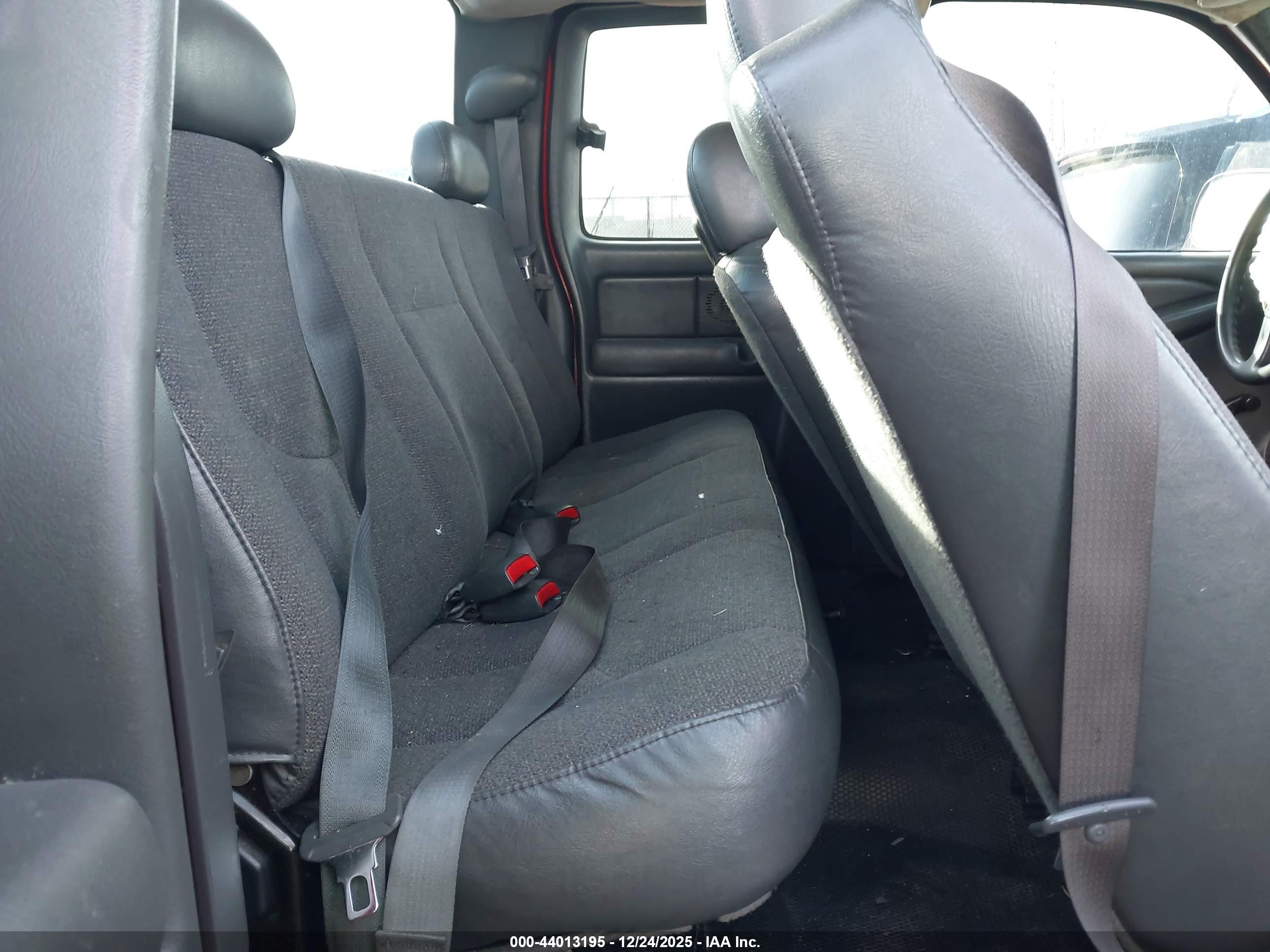 CHEVROLET SILVERADO image 8