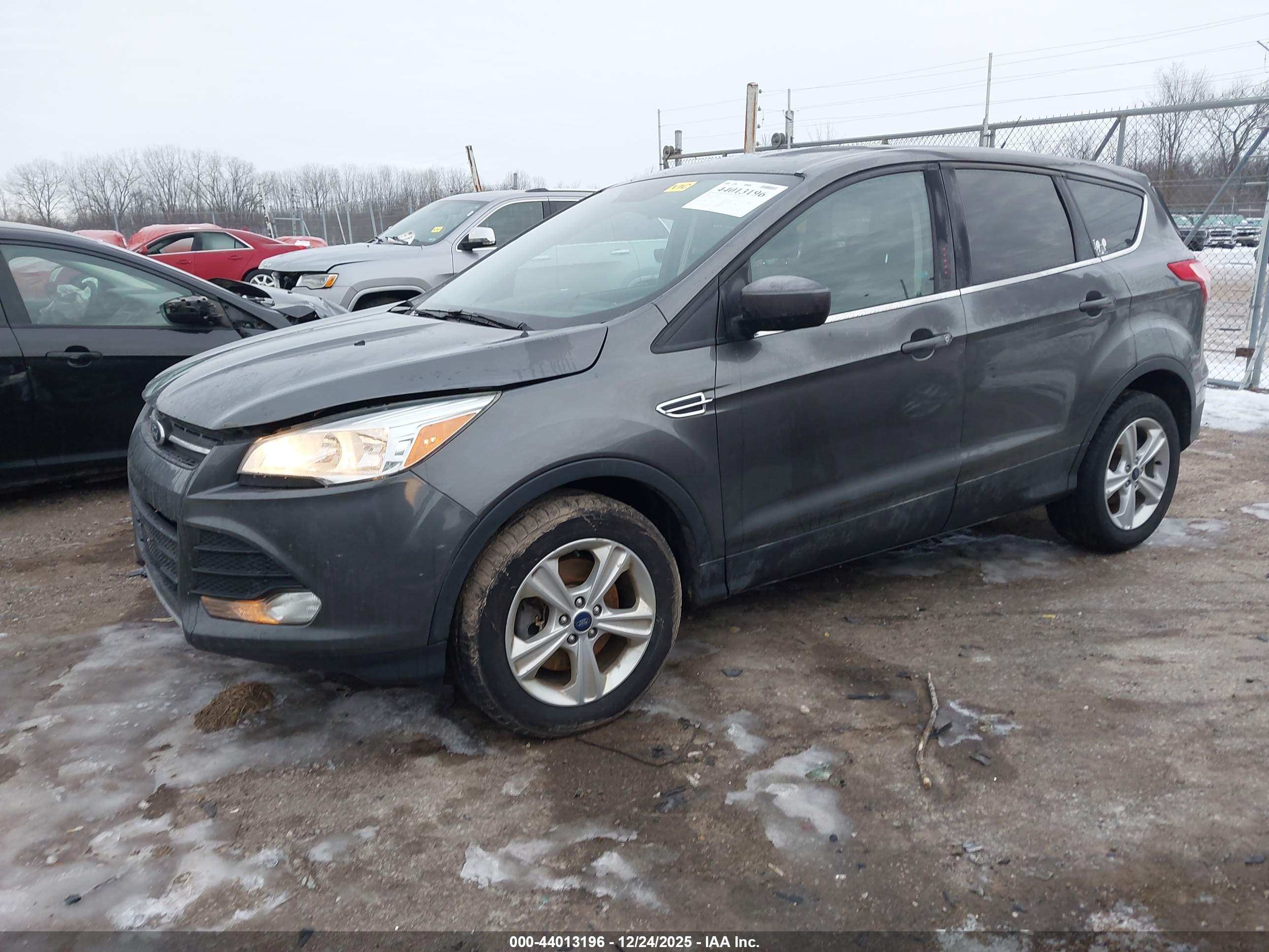 FORD ESCAPE image 2