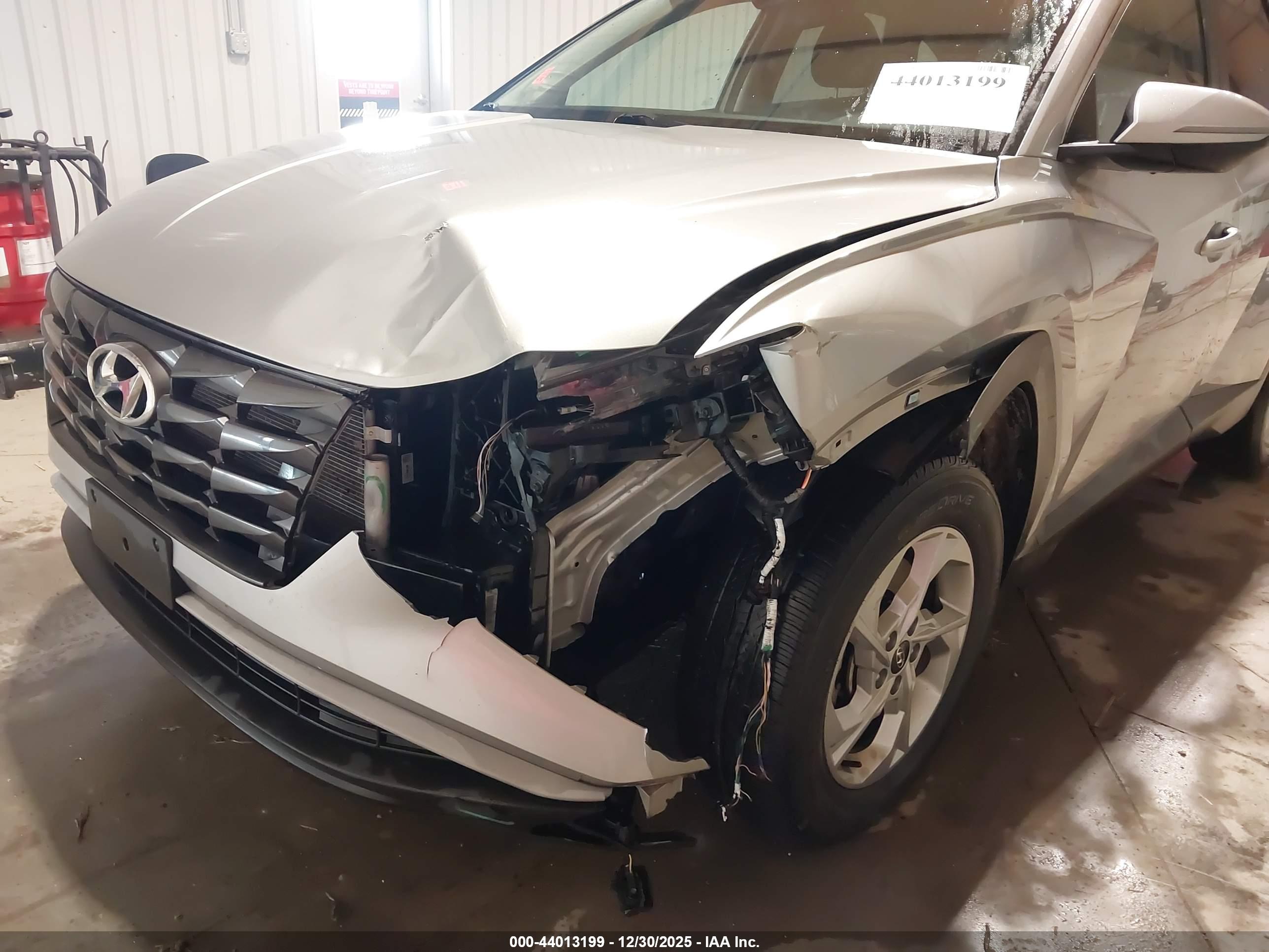 HYUNDAI TUCSON image 6