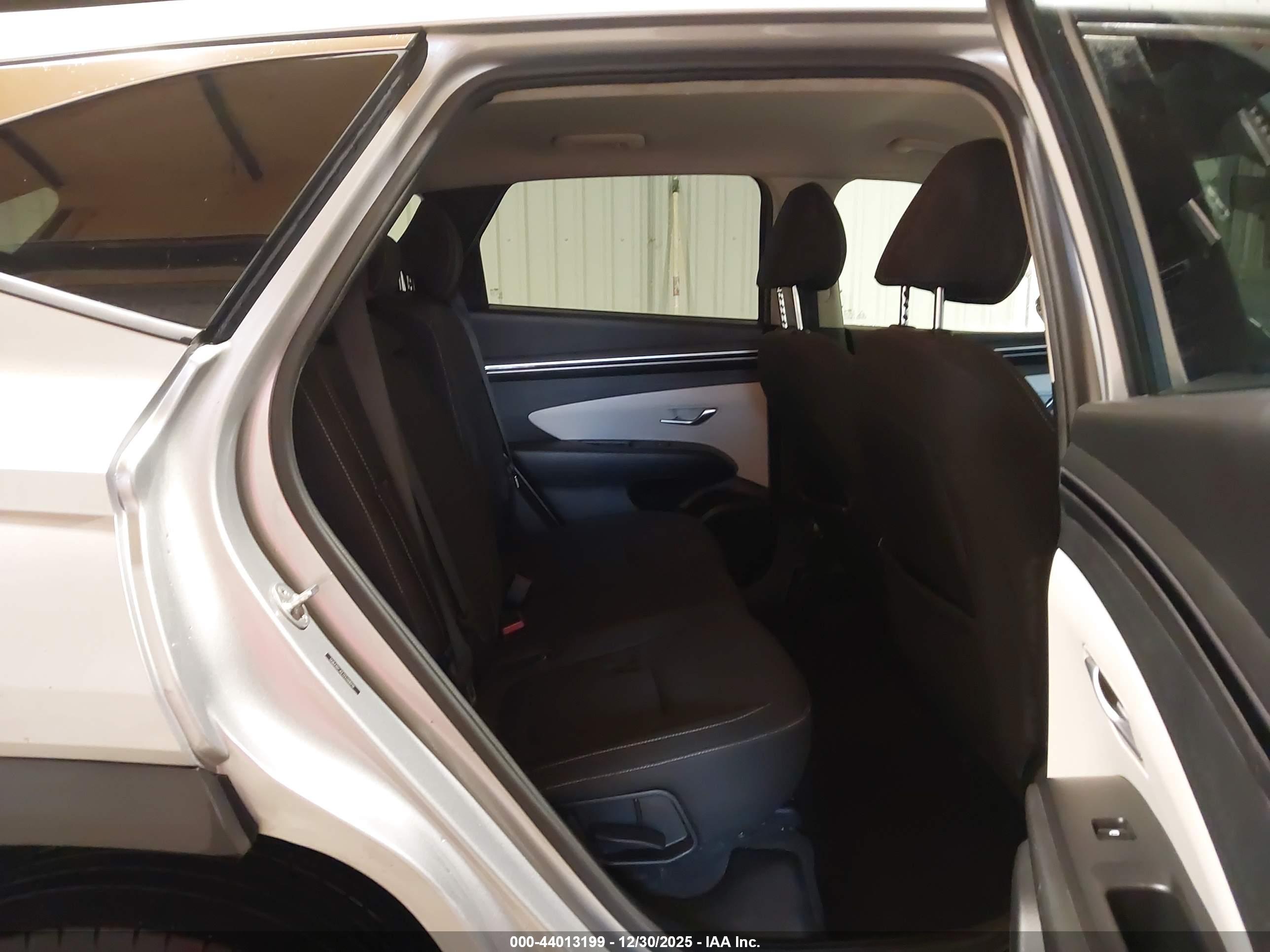 HYUNDAI TUCSON image 8