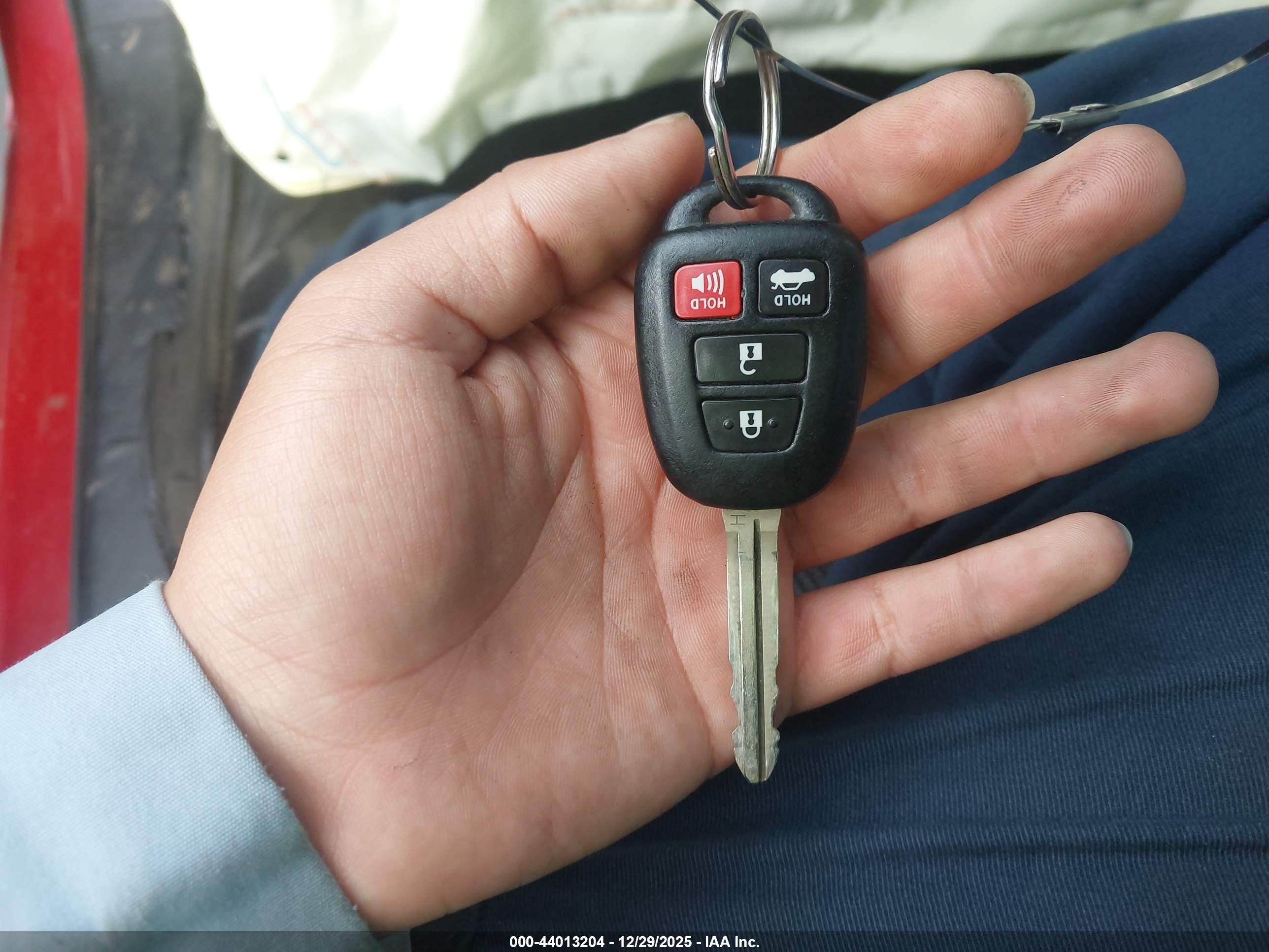 TOYOTA COROLLA image 11