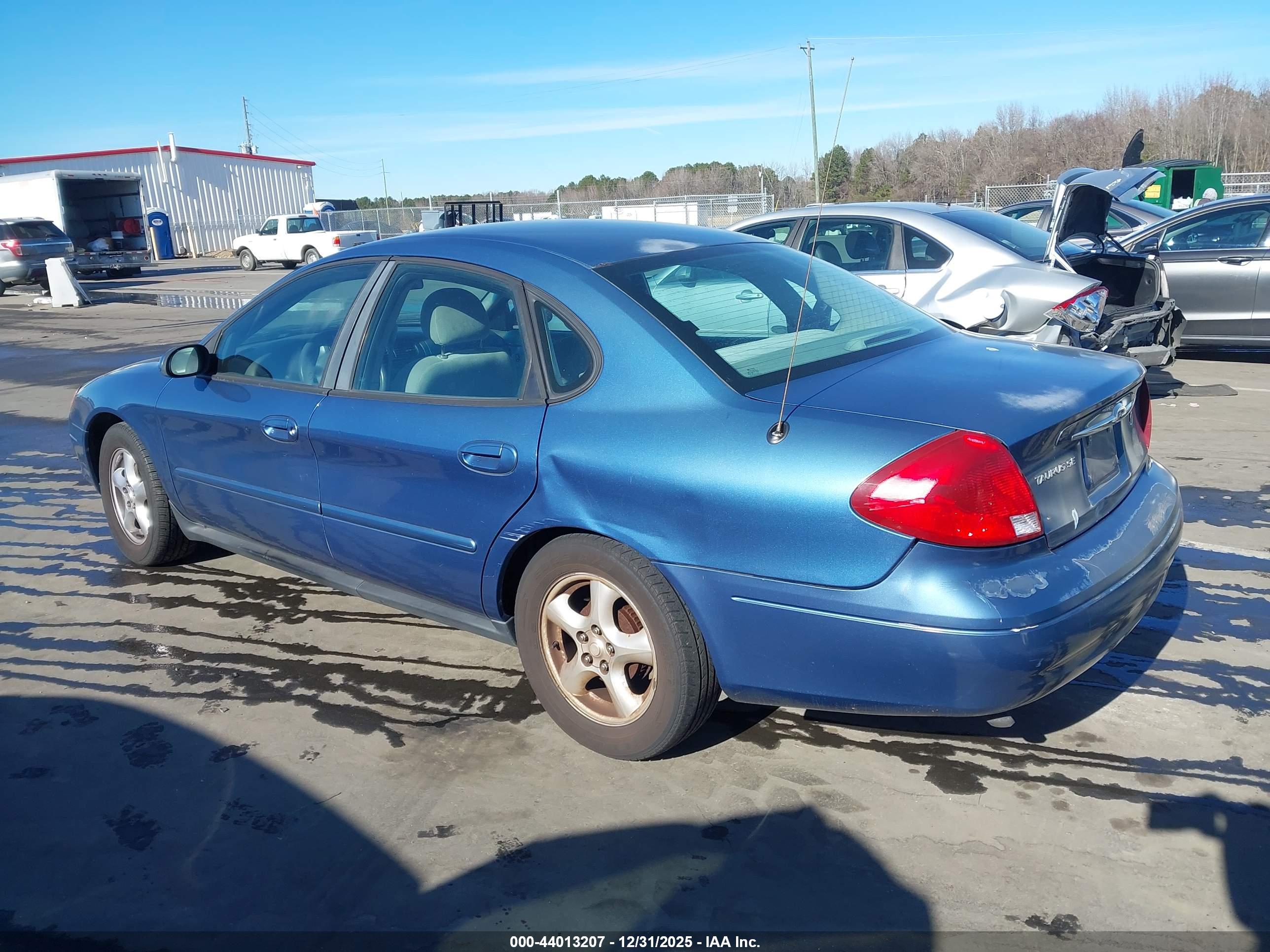 FORD TAURUS image 3