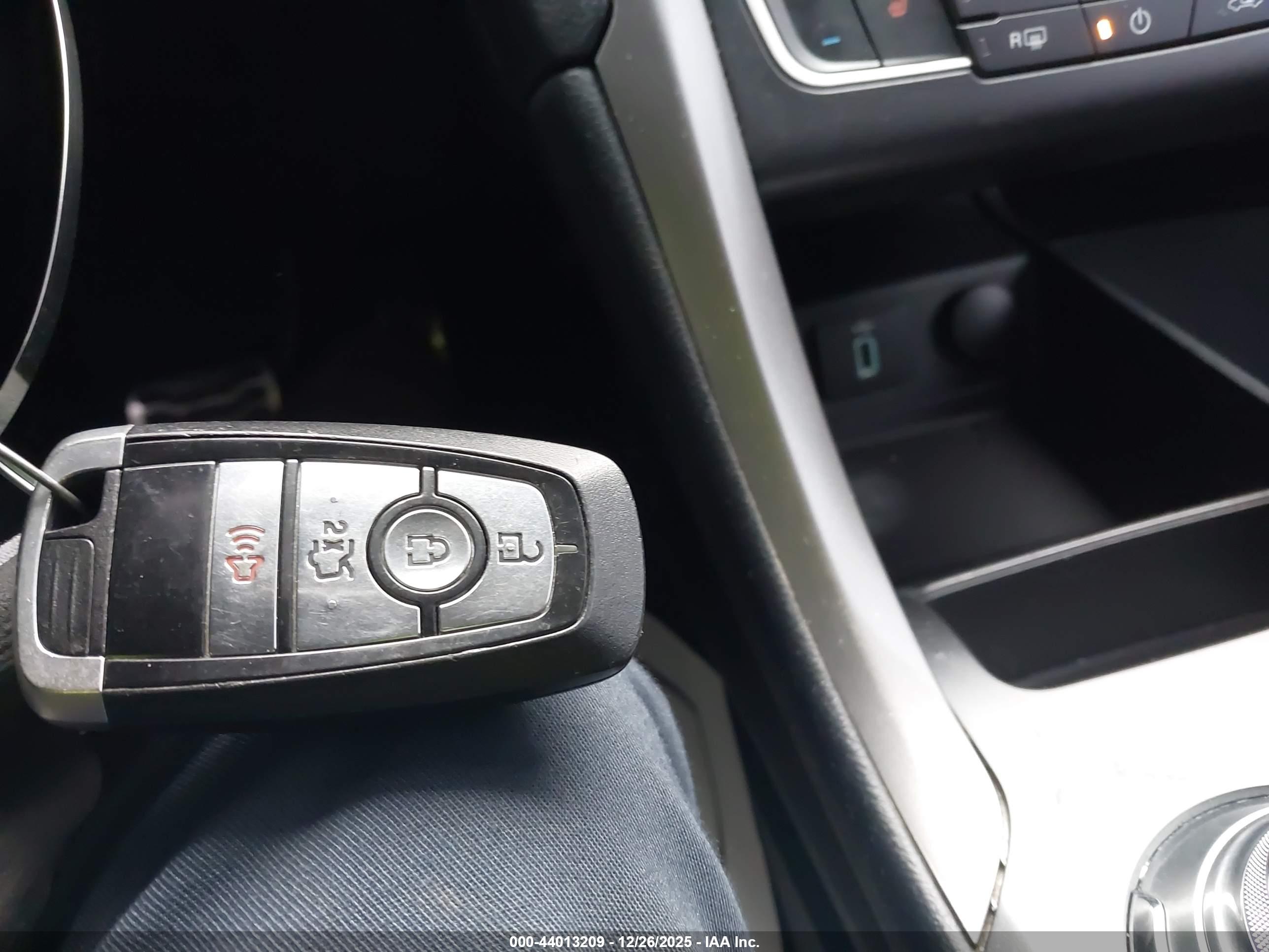 FORD FUSION image 11