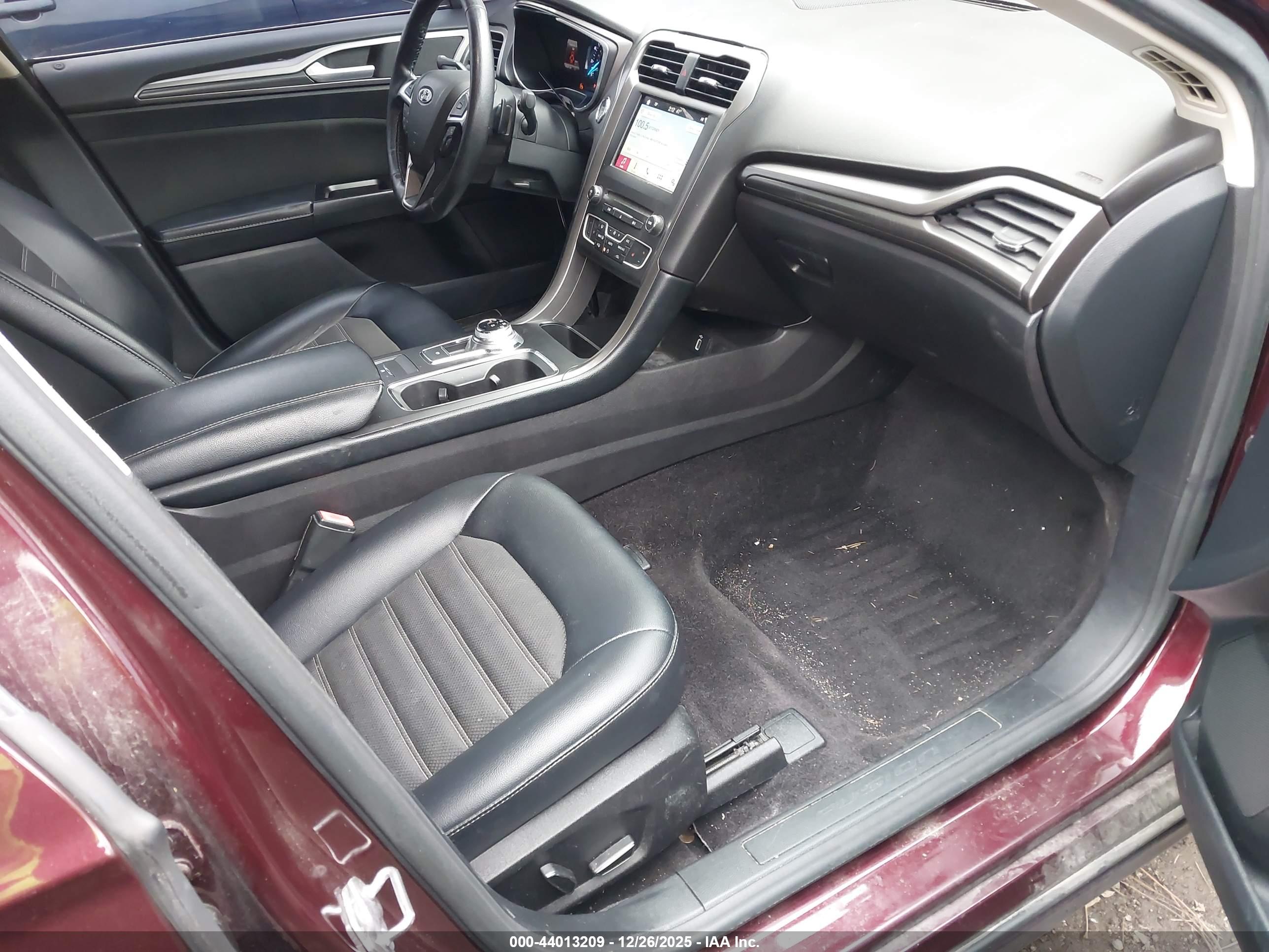 FORD FUSION image 5