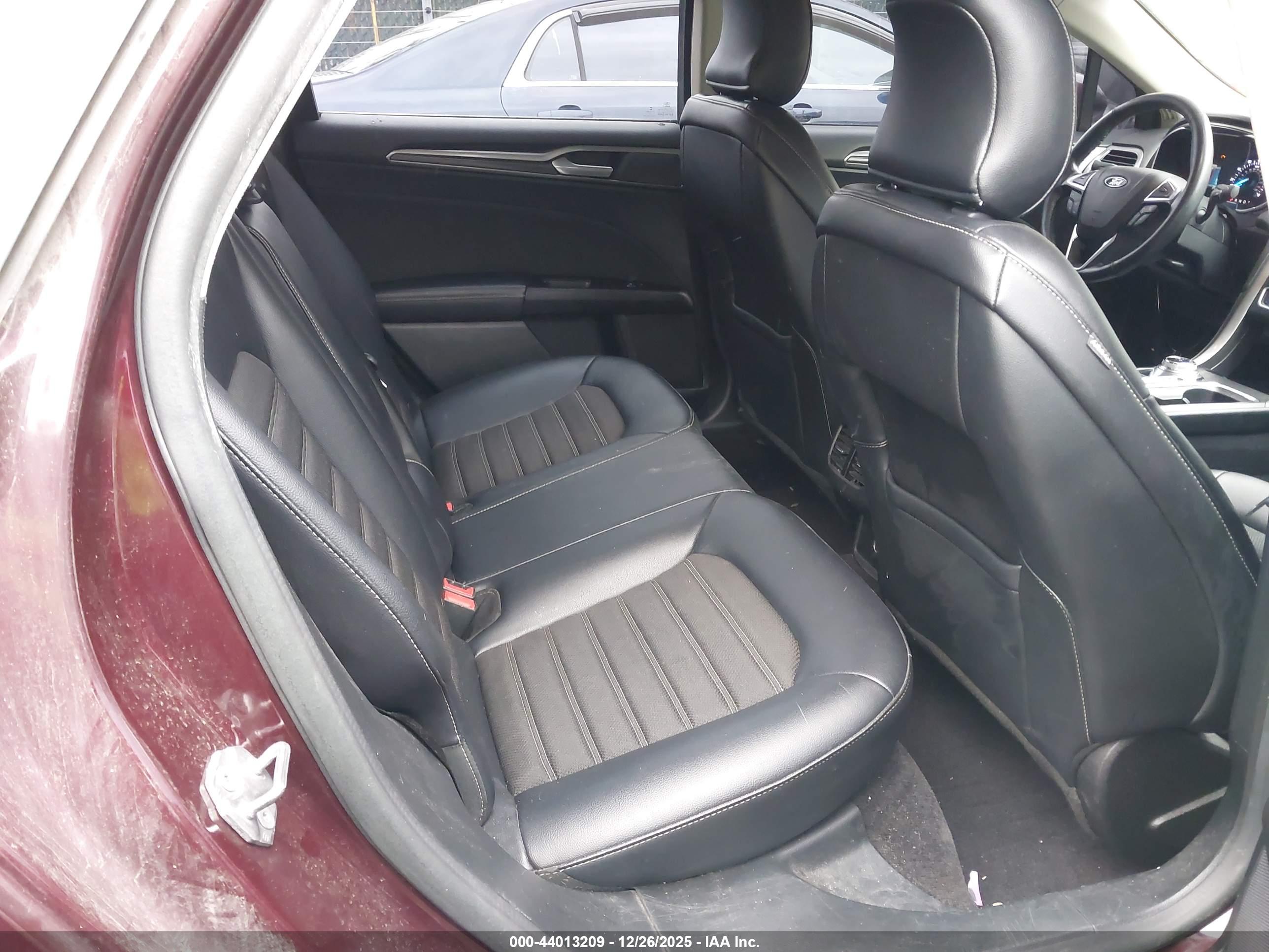 FORD FUSION image 8