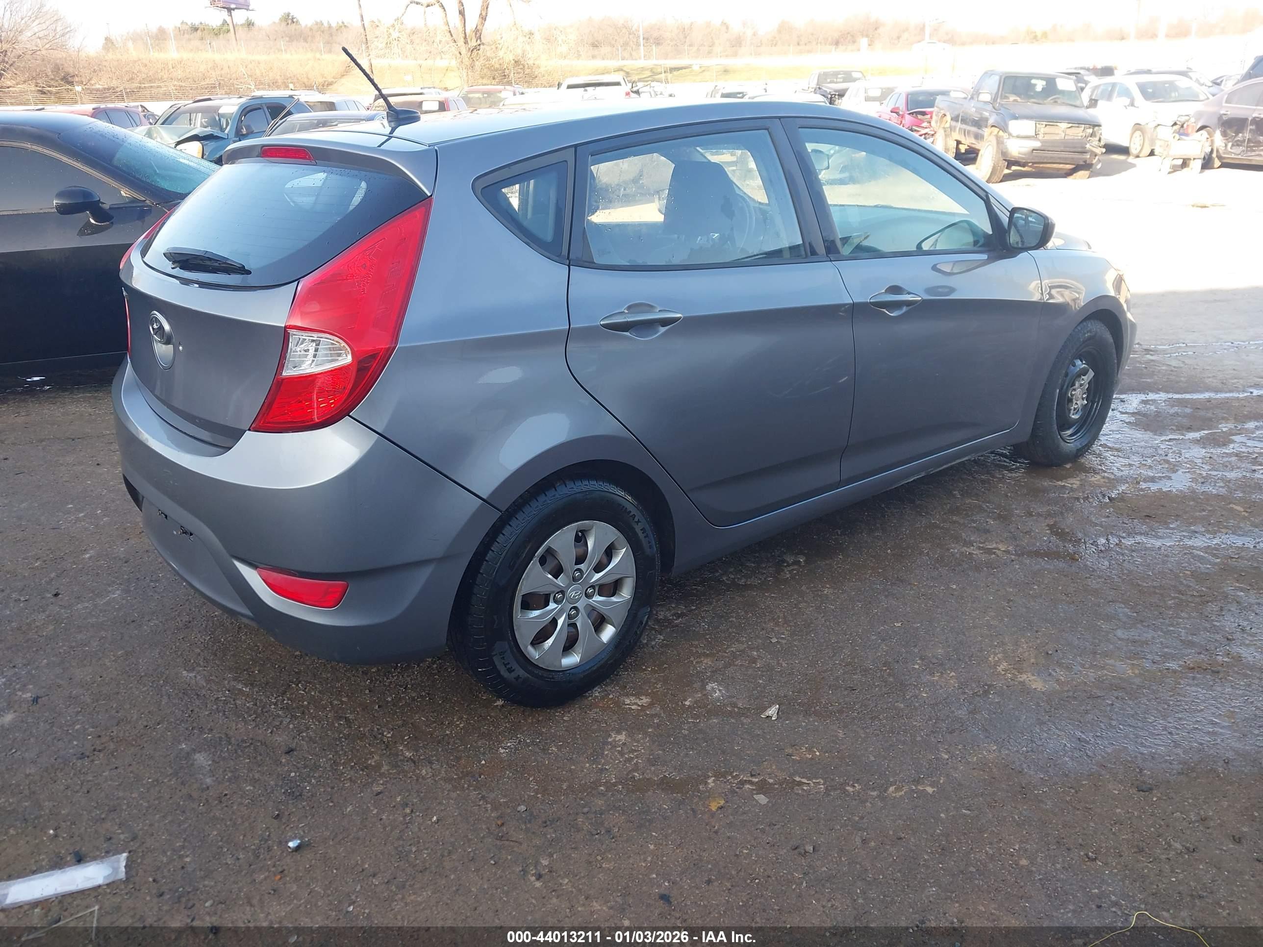 HYUNDAI ACCENT image 4