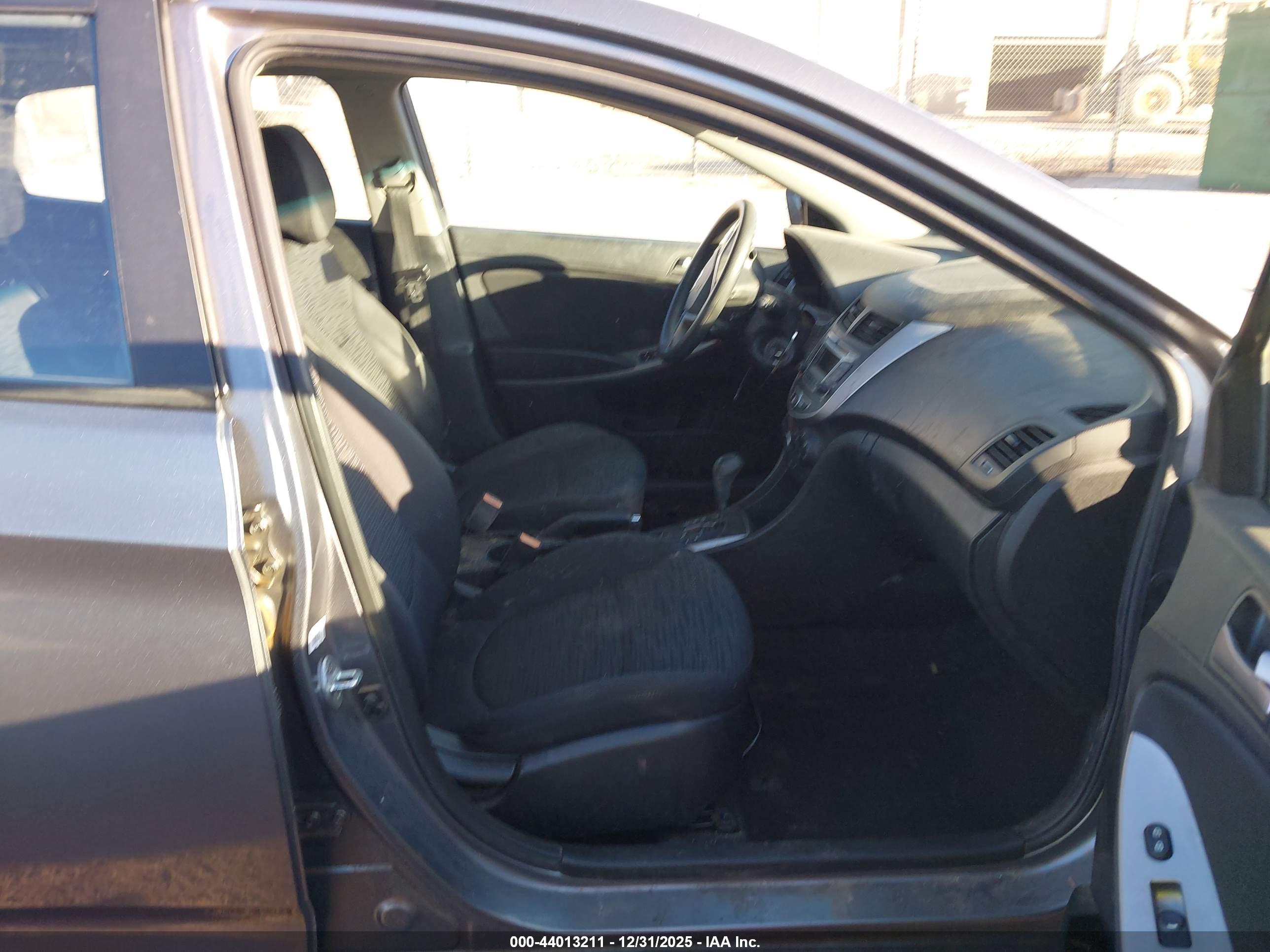 HYUNDAI ACCENT image 5