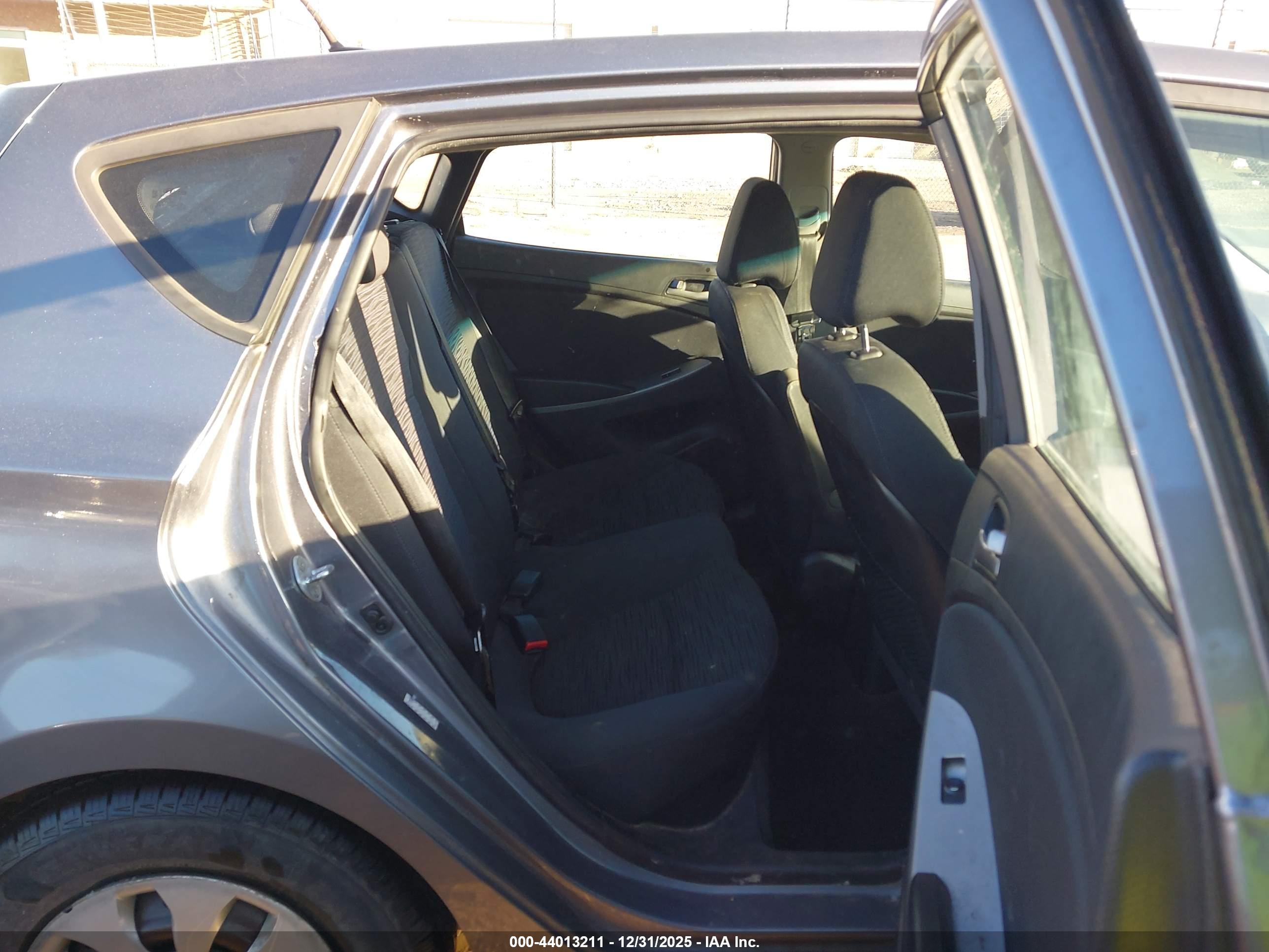 HYUNDAI ACCENT image 8