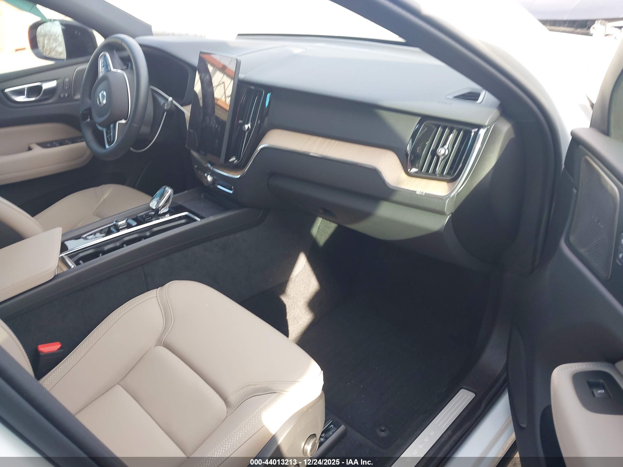VOLVO XC60 image 5