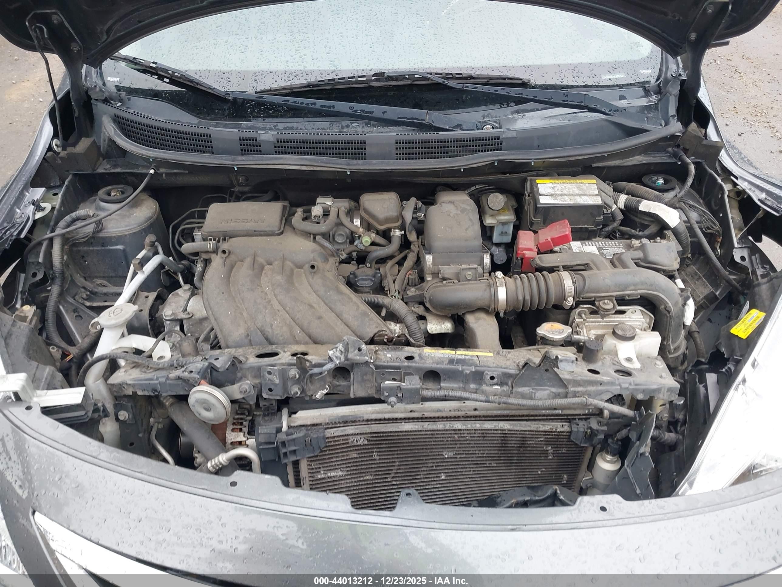 NISSAN VERSA image 10