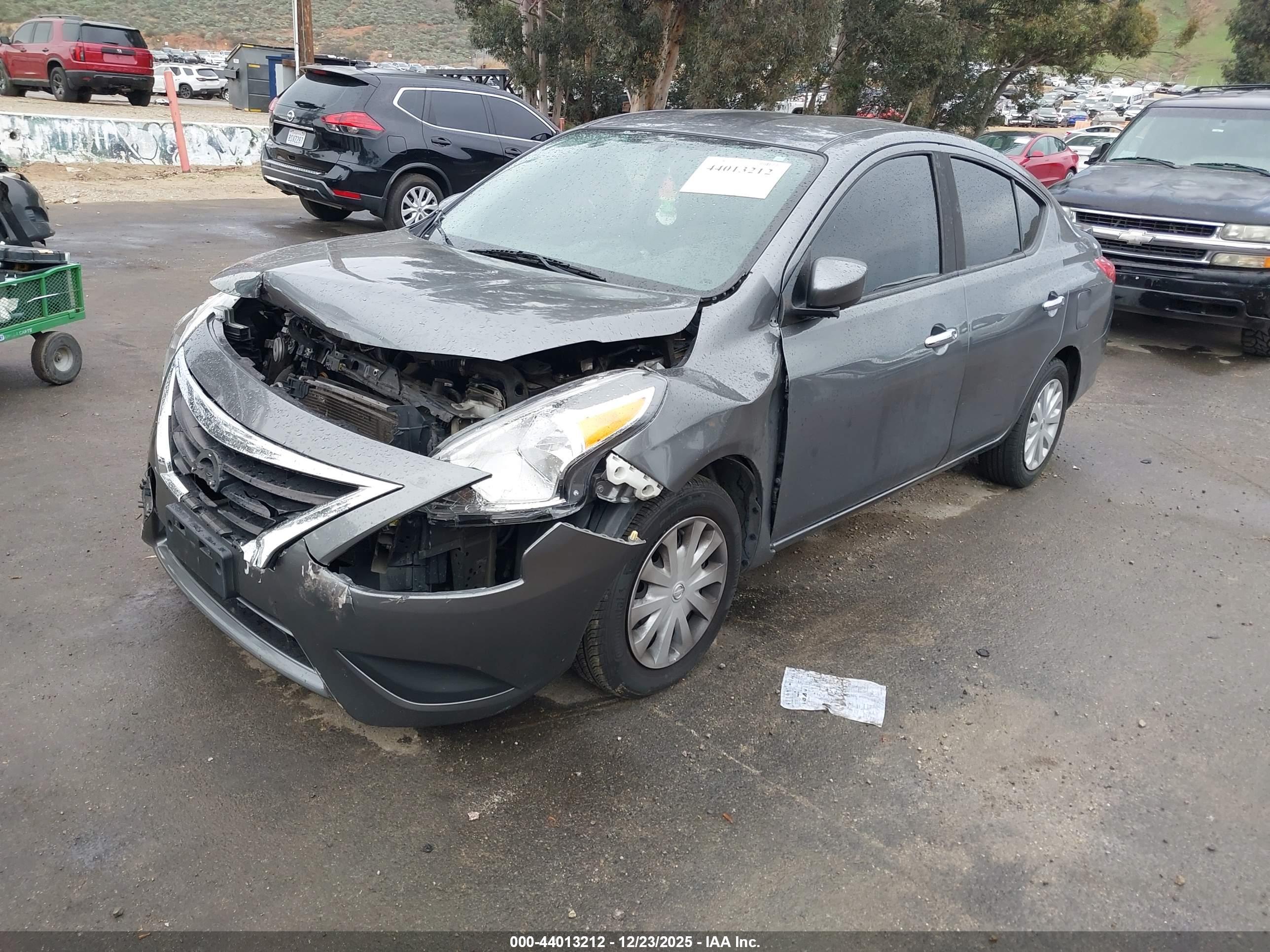 NISSAN VERSA image 2