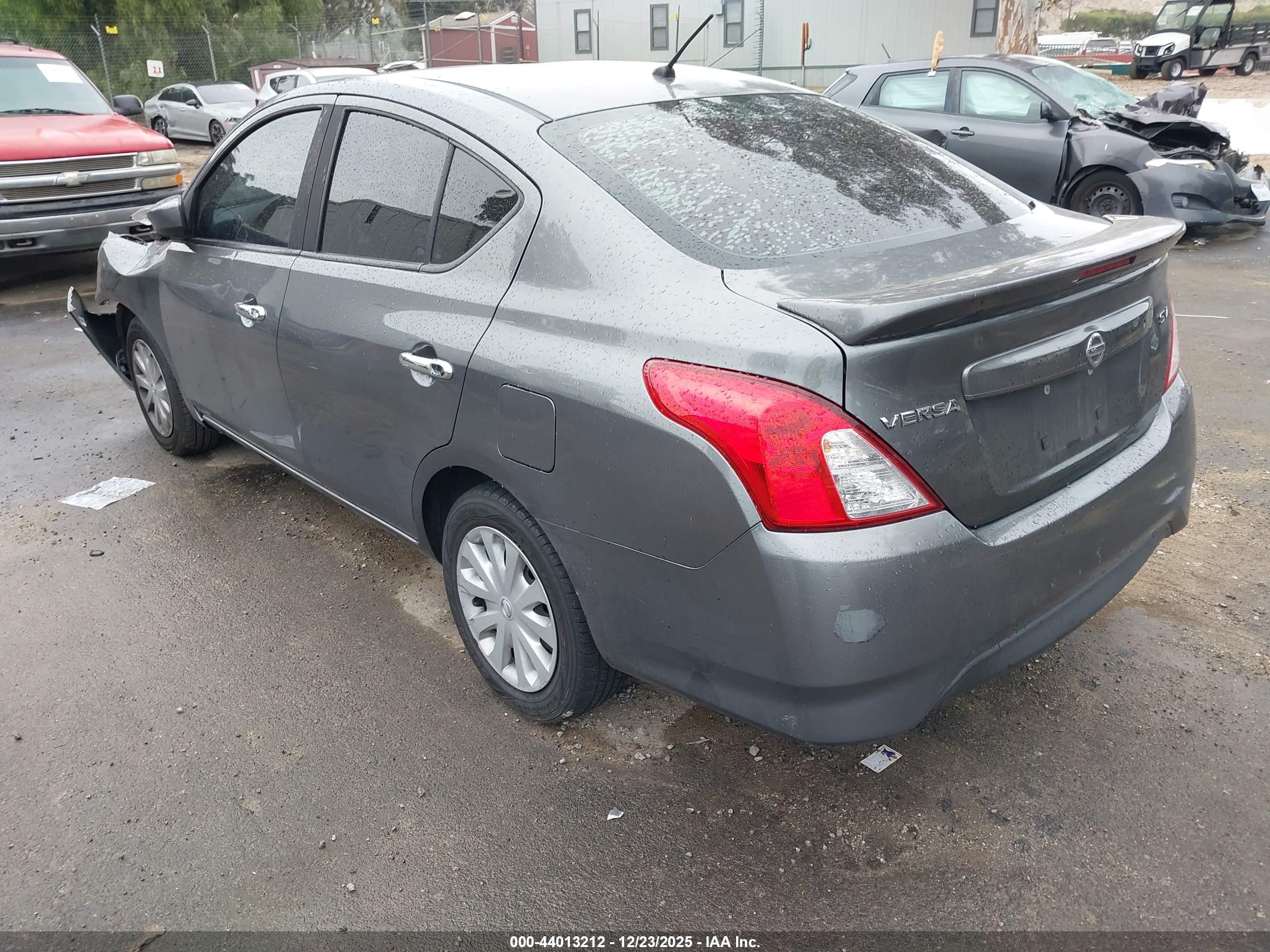NISSAN VERSA image 3