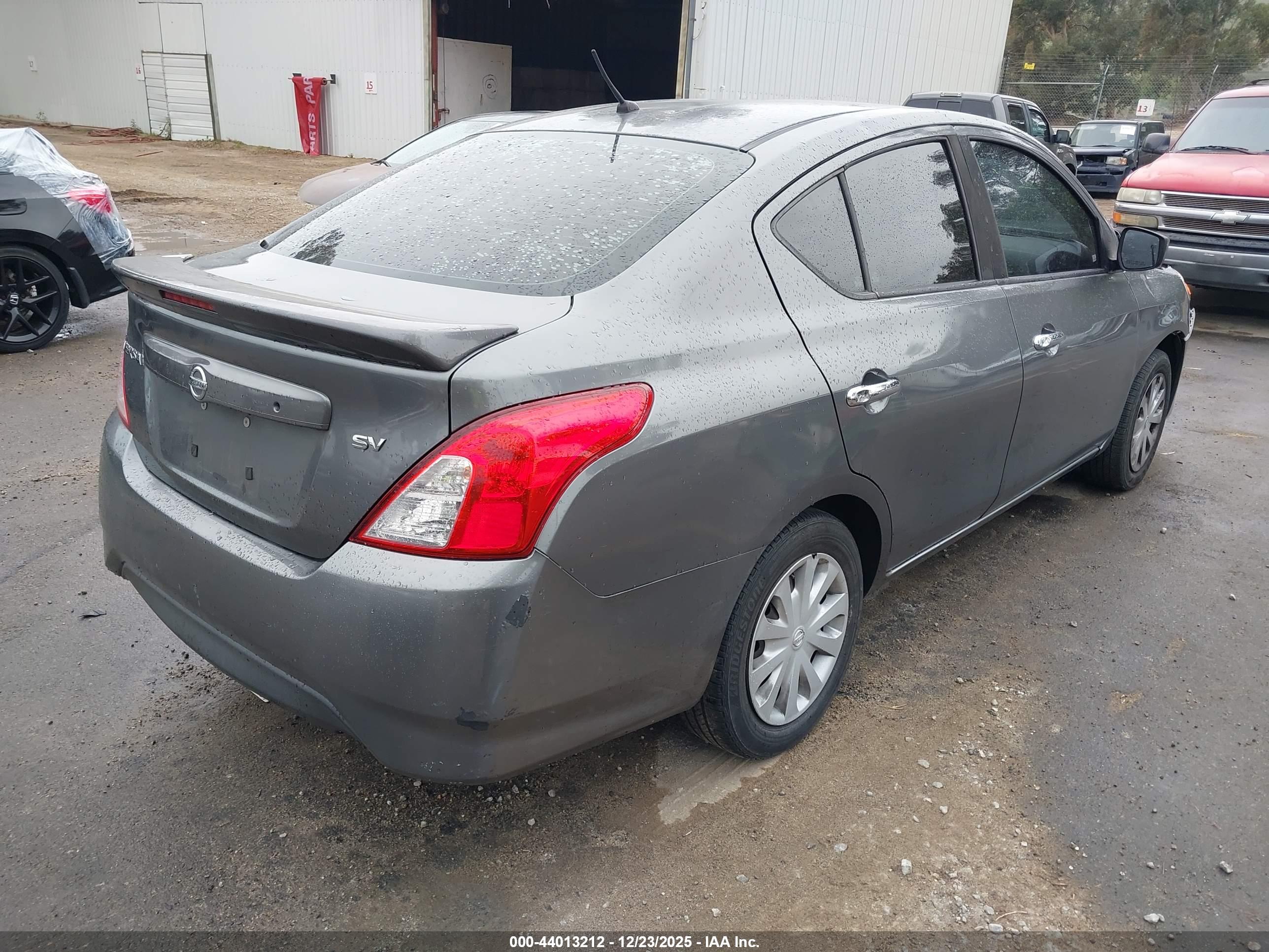 NISSAN VERSA image 4