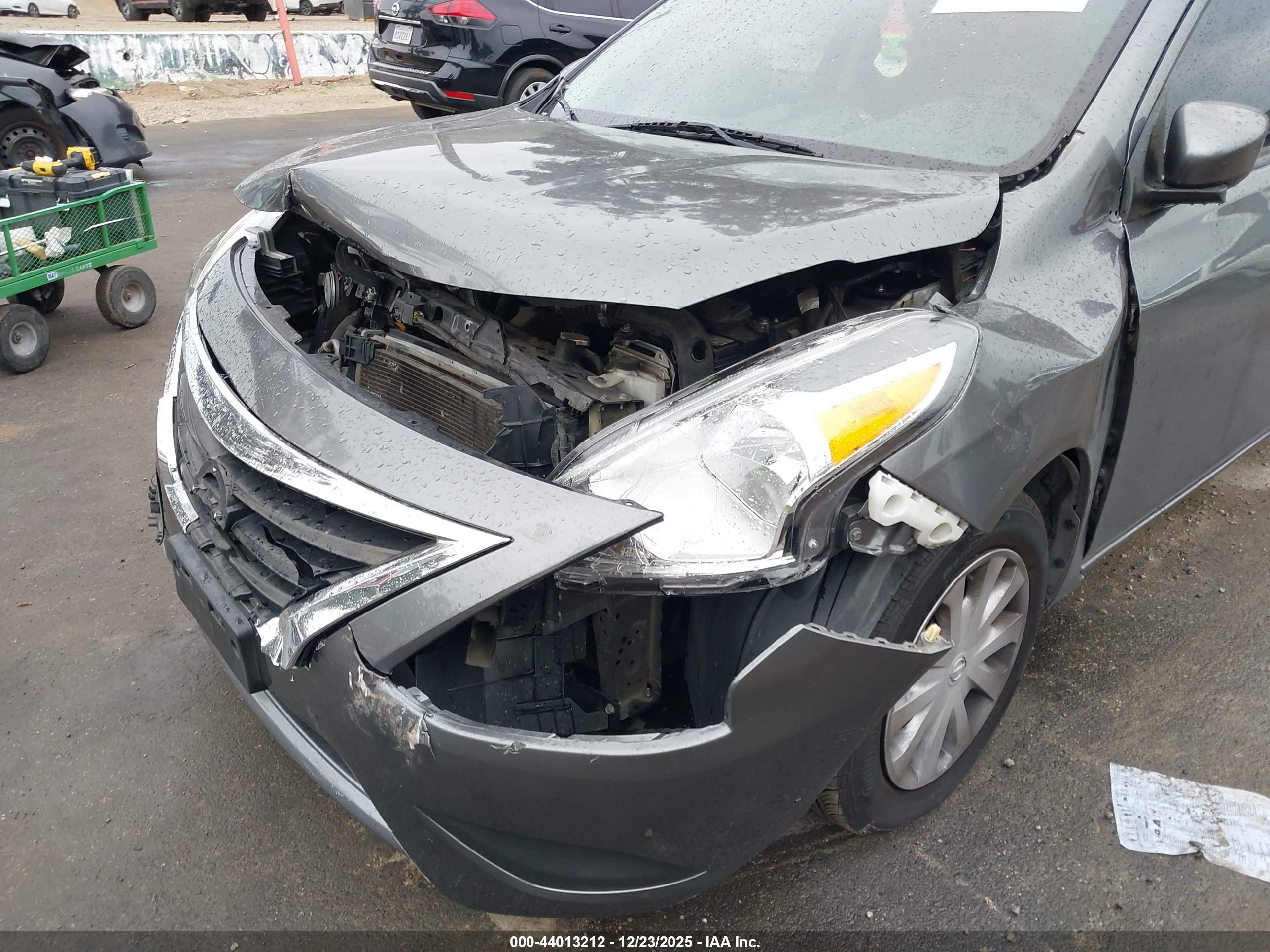 NISSAN VERSA image 6