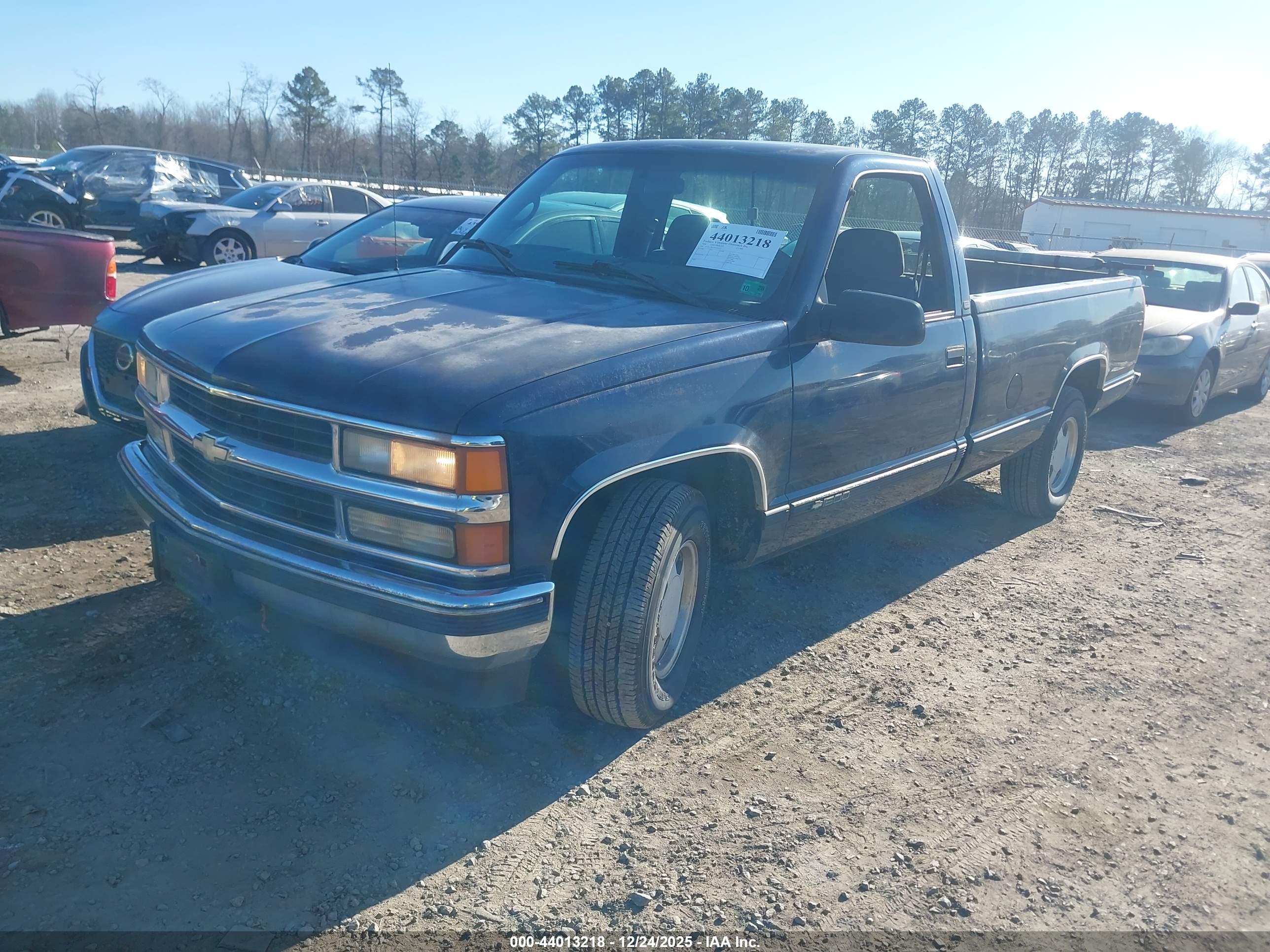CHEVROLET C1500 image 2