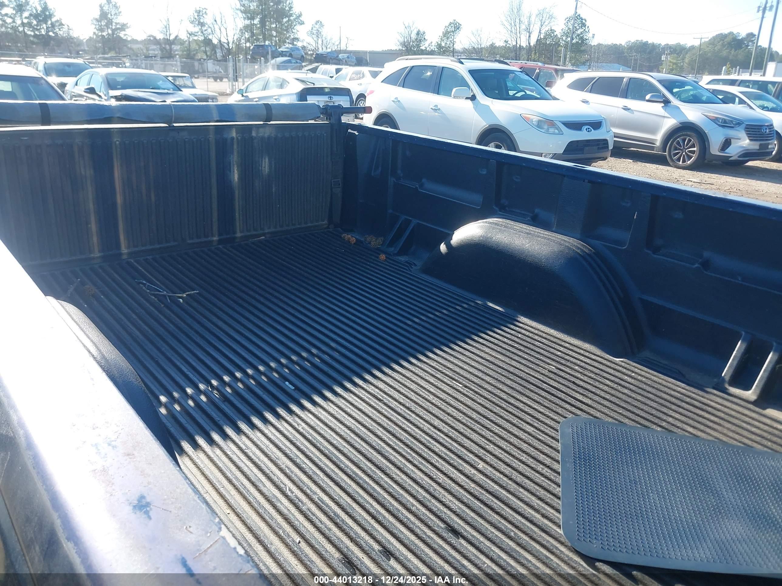 CHEVROLET C1500 image 8