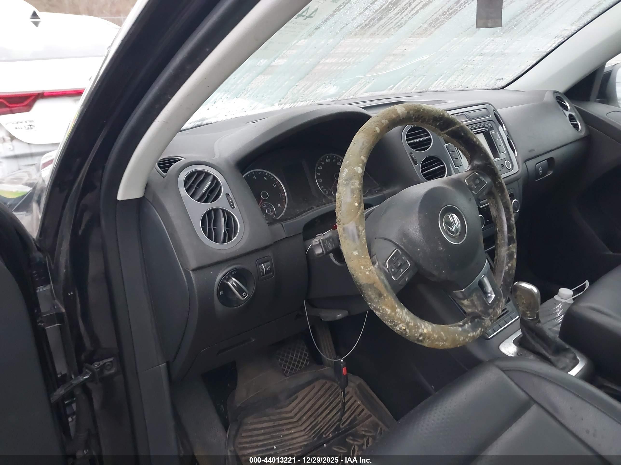 VOLKSWAGEN TIGUAN image 7