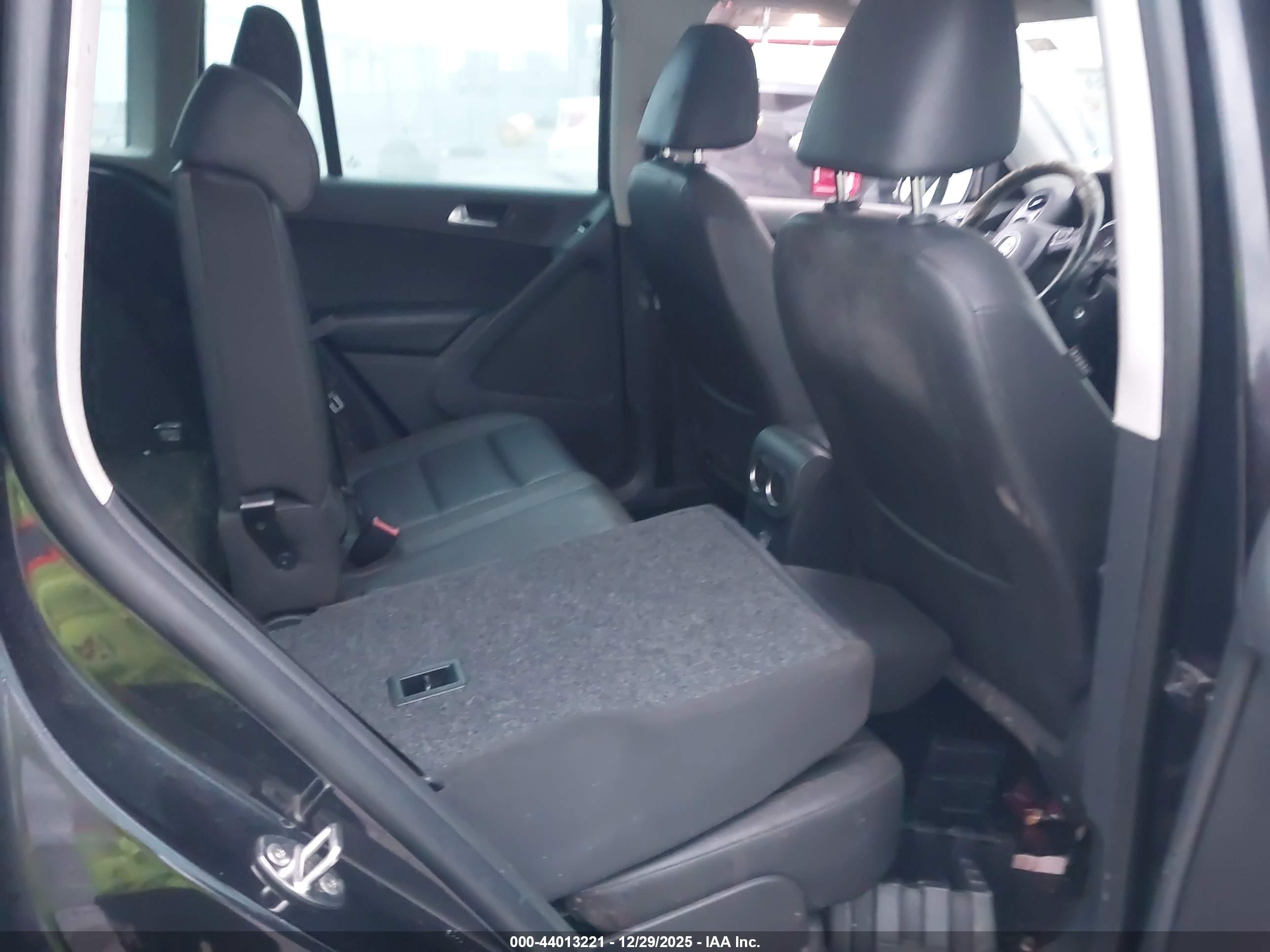 VOLKSWAGEN TIGUAN image 8