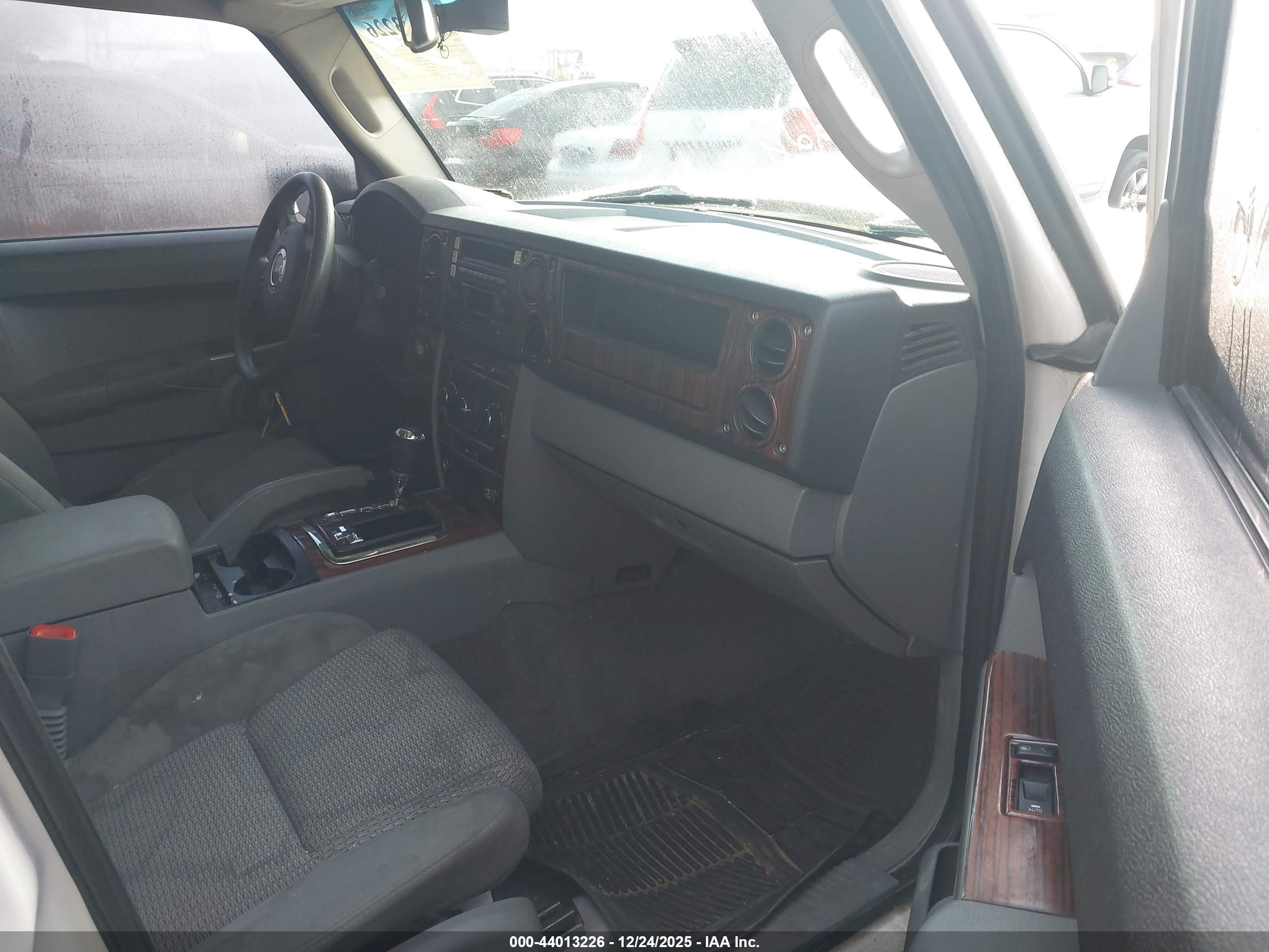JEEP COMMANDER image 5