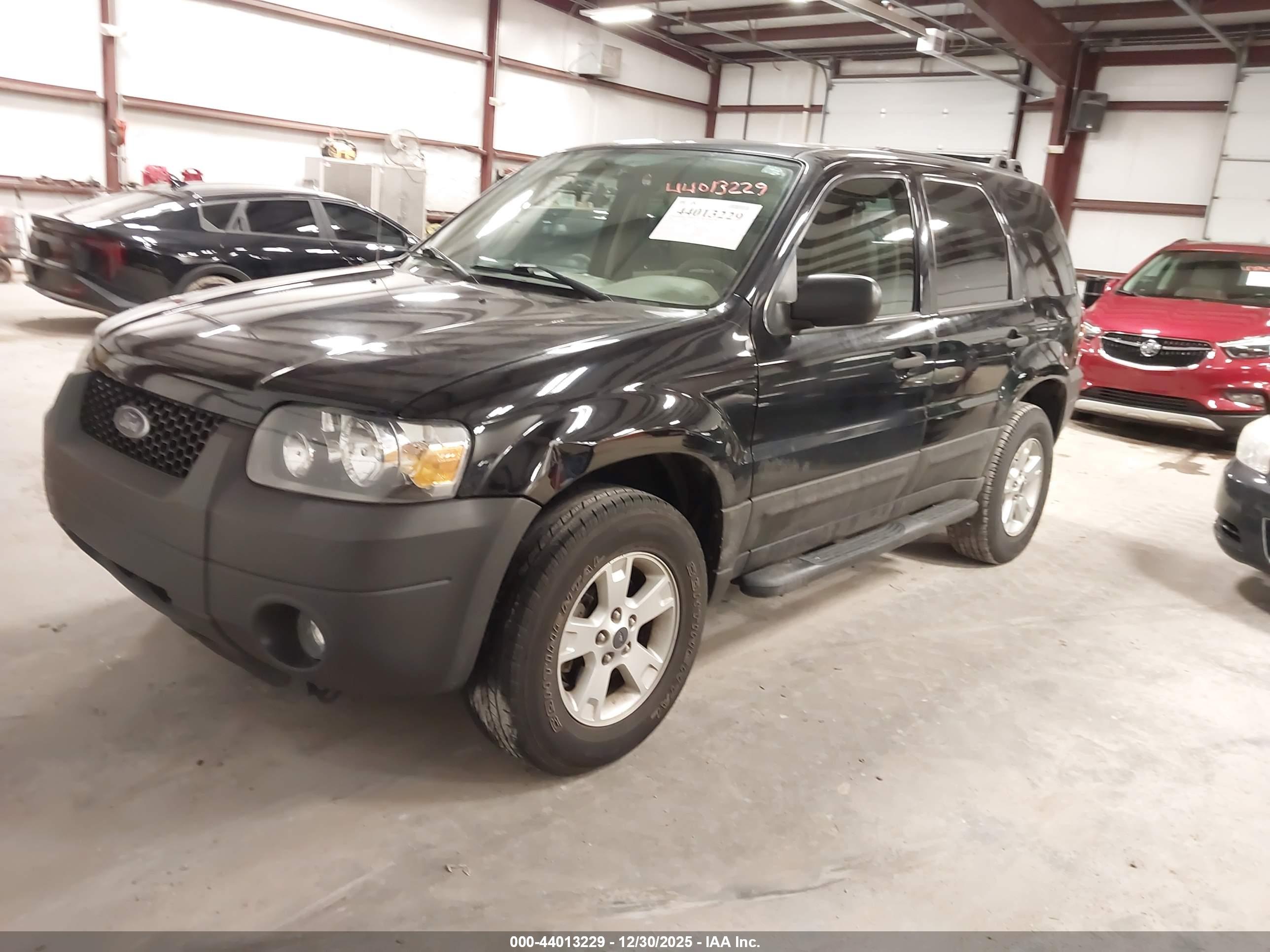 FORD ESCAPE image 2