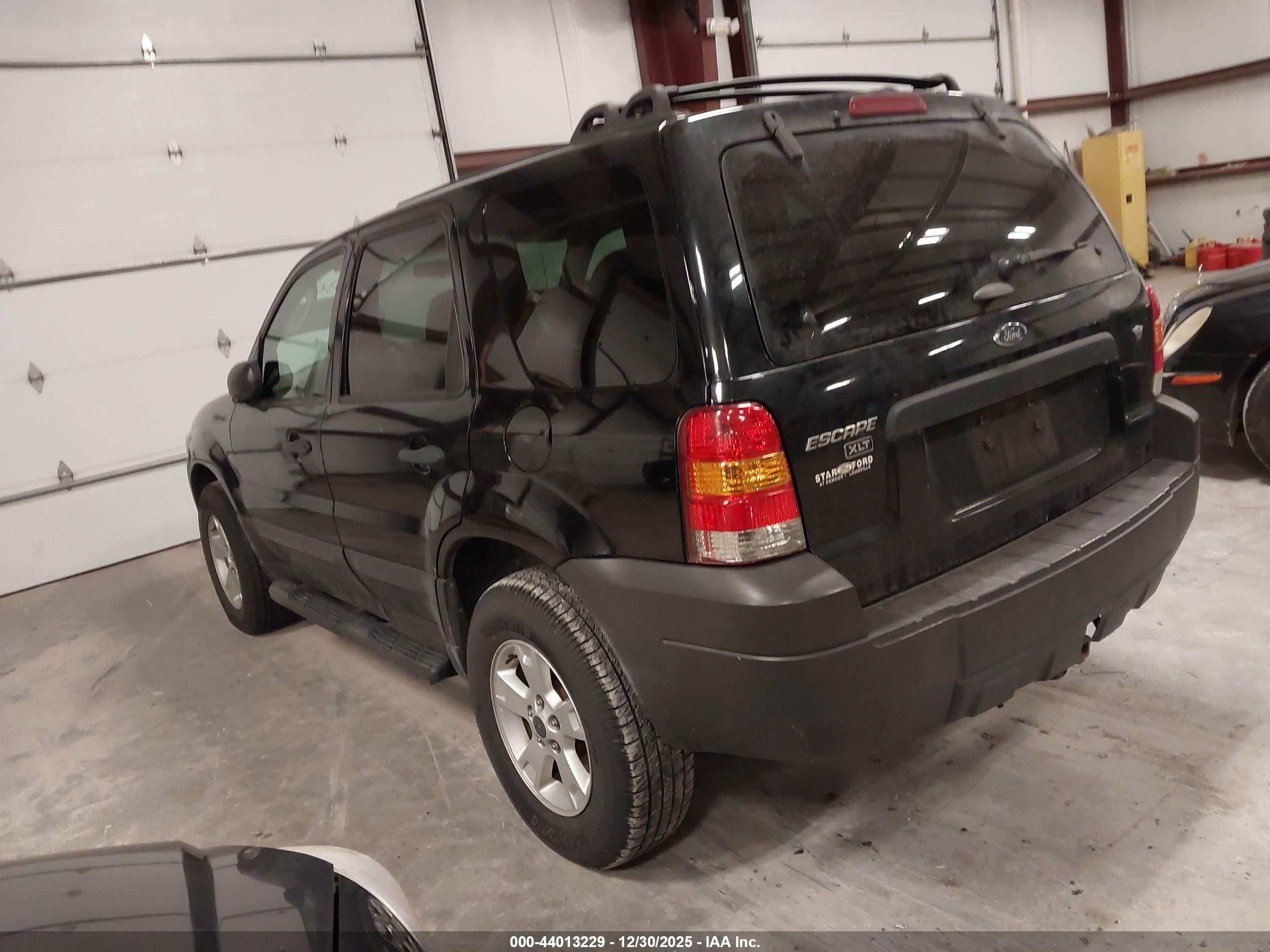 FORD ESCAPE image 3