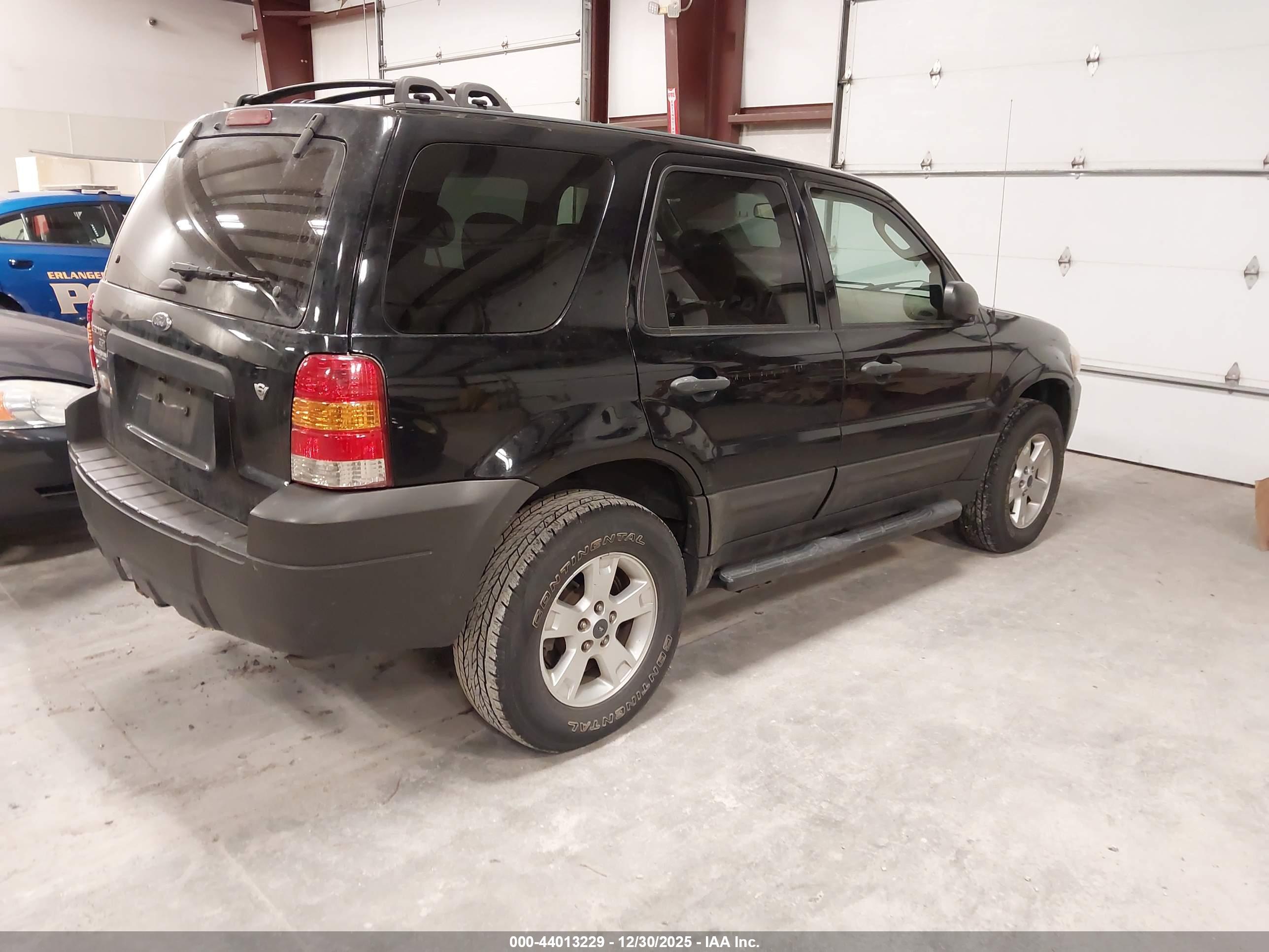 FORD ESCAPE image 4