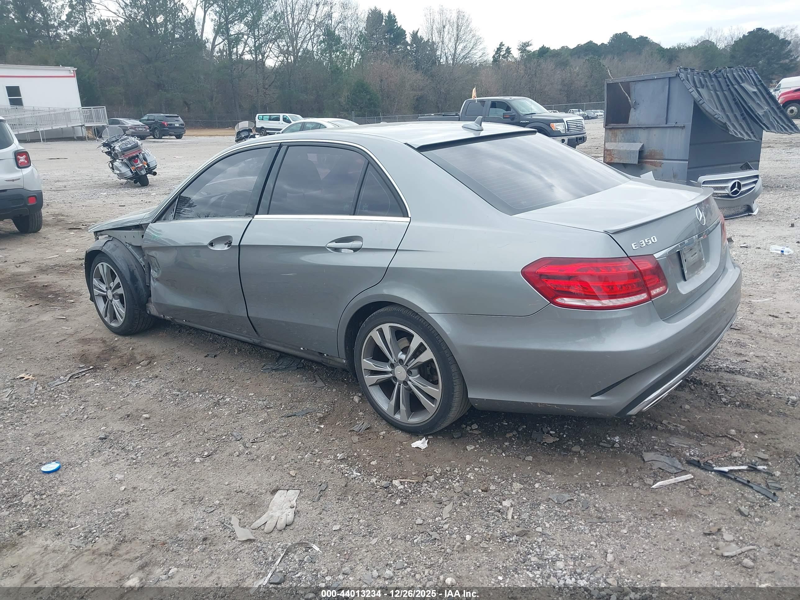 MERCEDES-BENZ E image 3