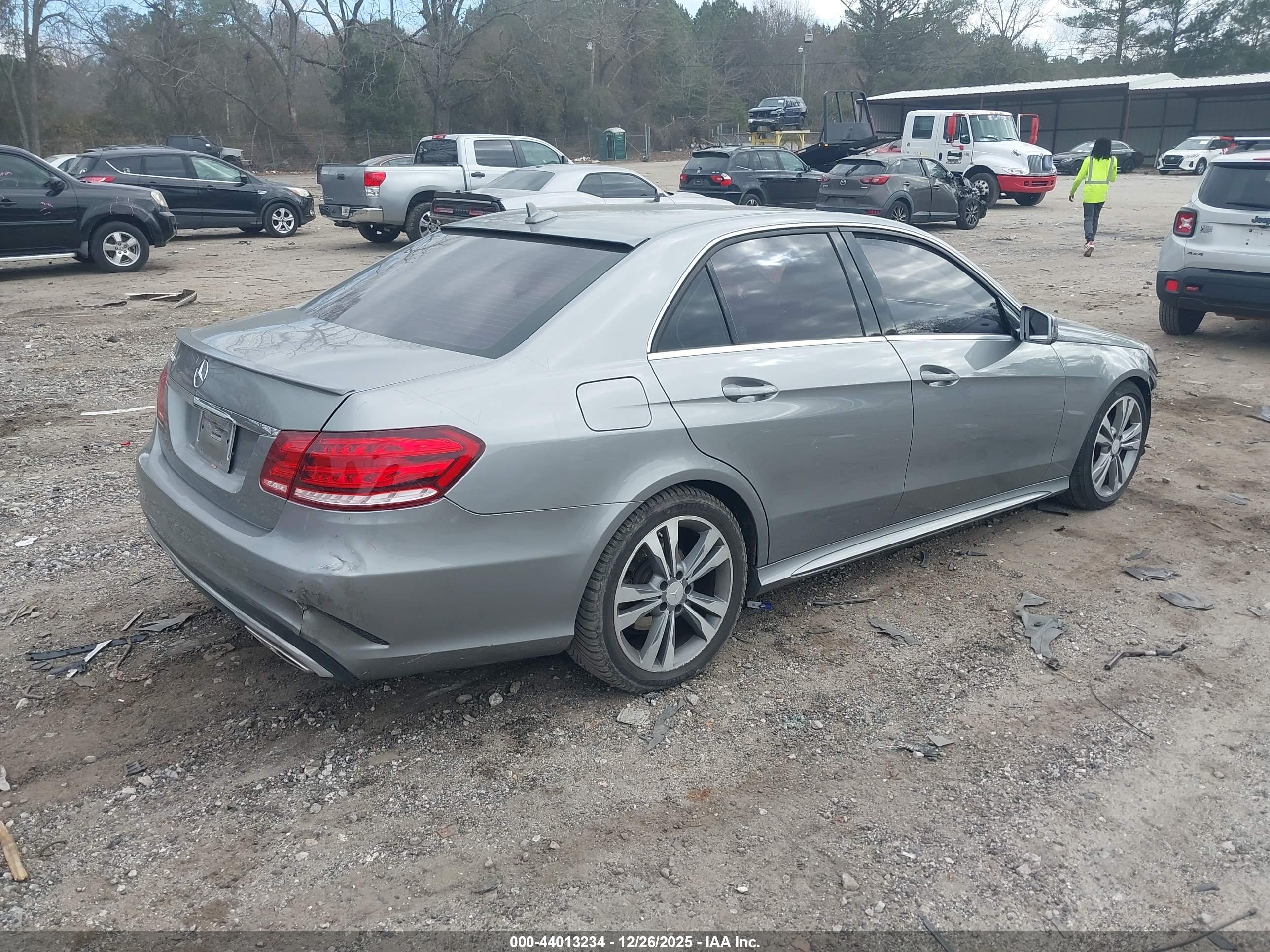 MERCEDES-BENZ E image 4