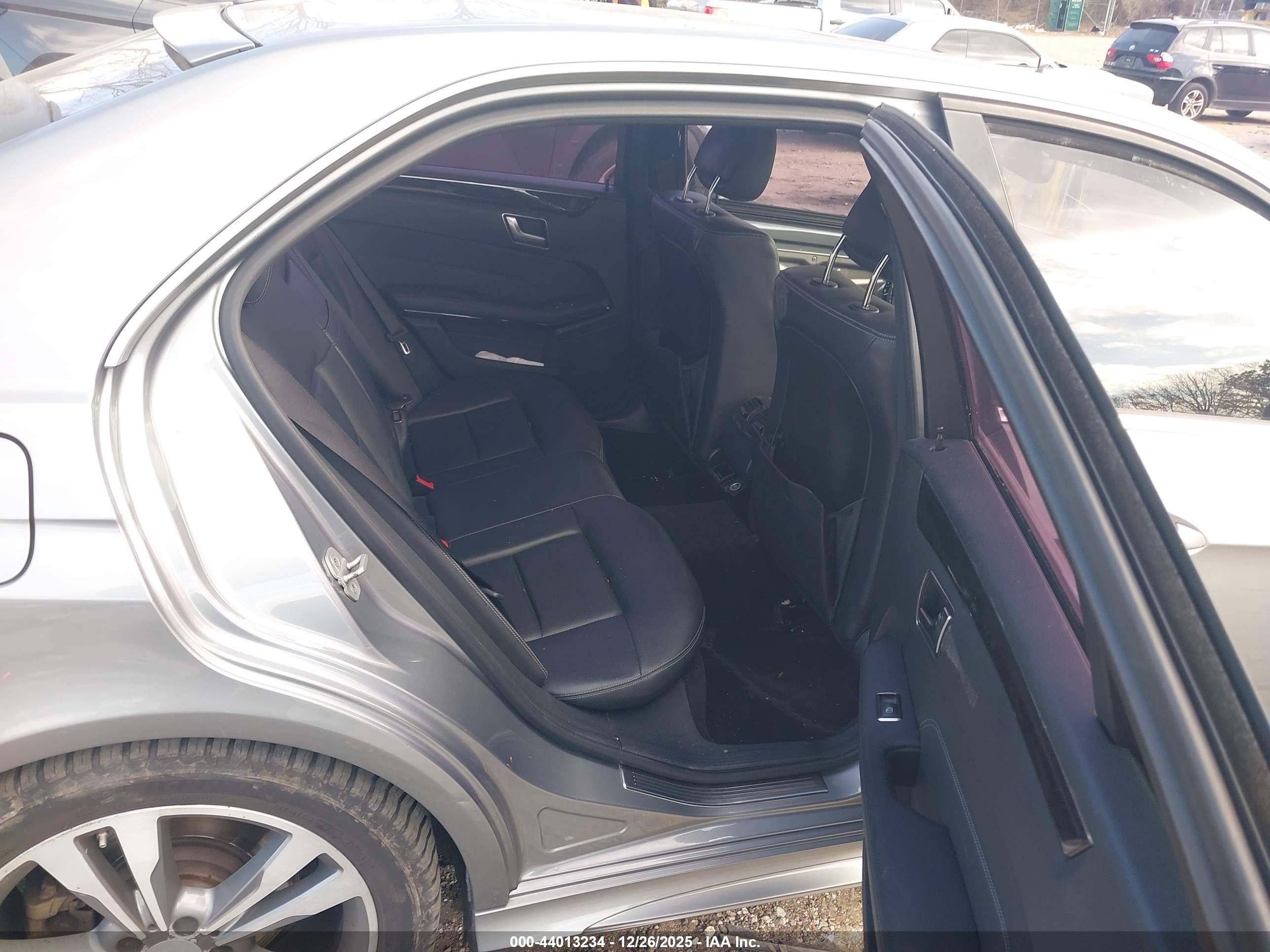 MERCEDES-BENZ E image 8