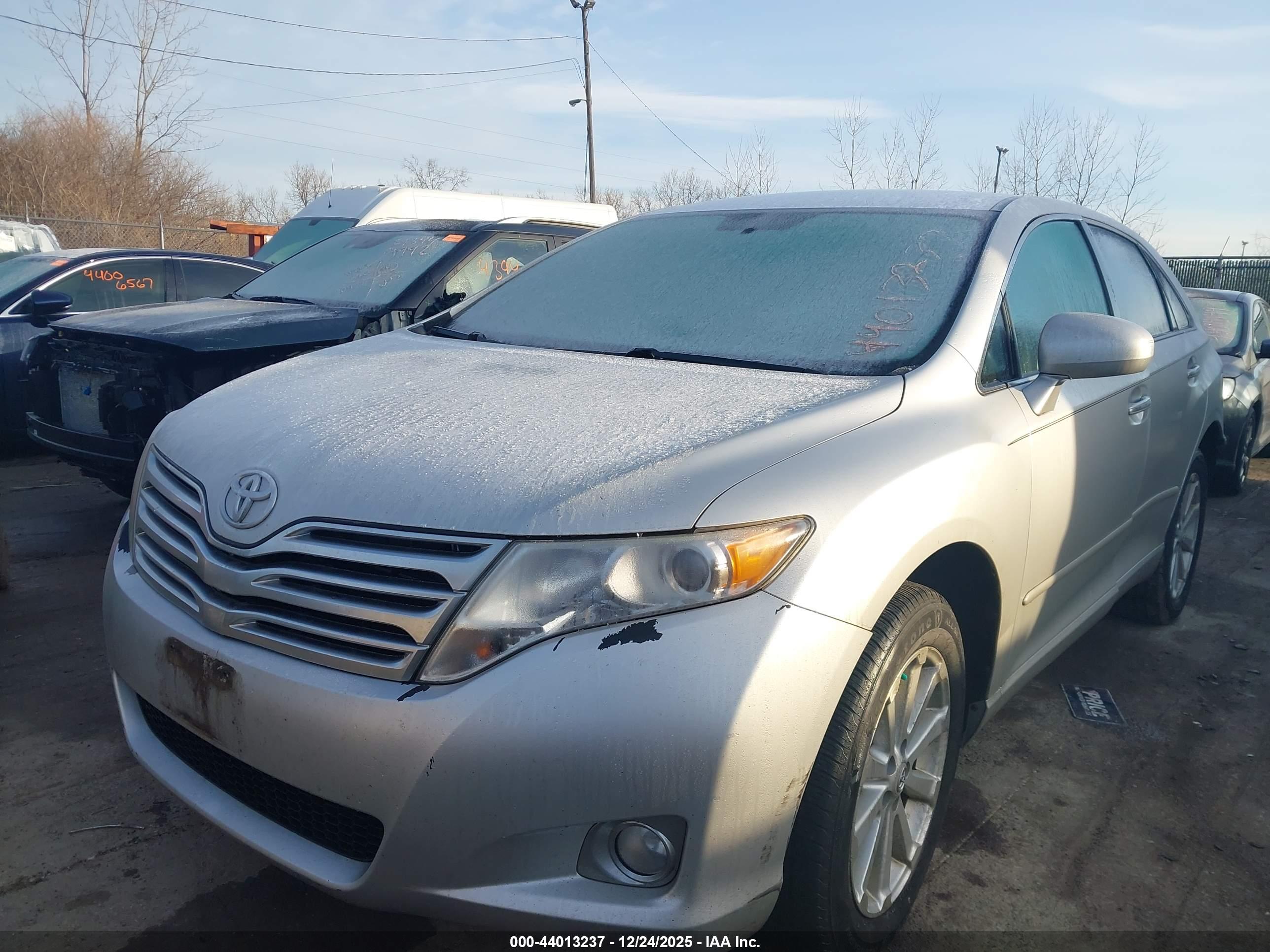 TOYOTA VENZA image 2