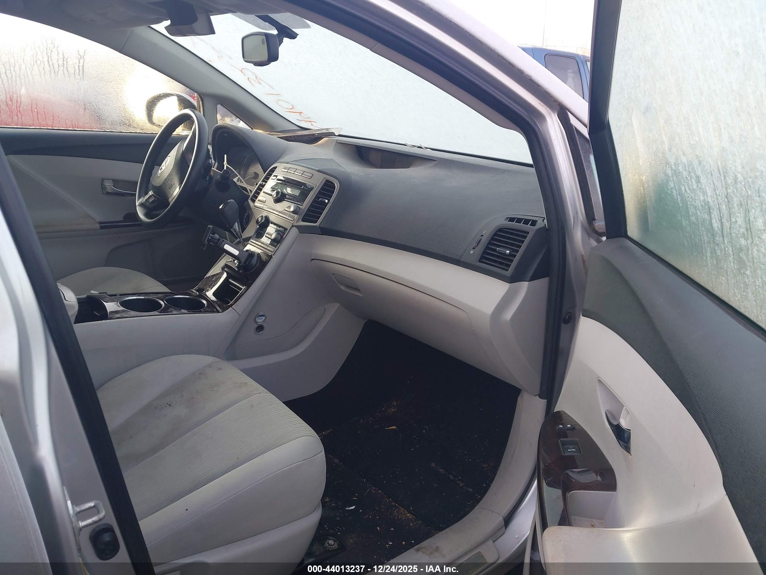 TOYOTA VENZA image 5