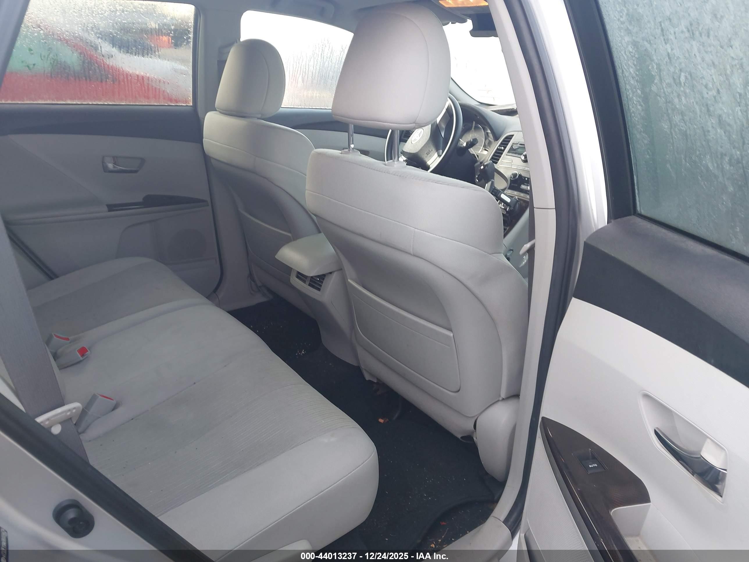 TOYOTA VENZA image 8