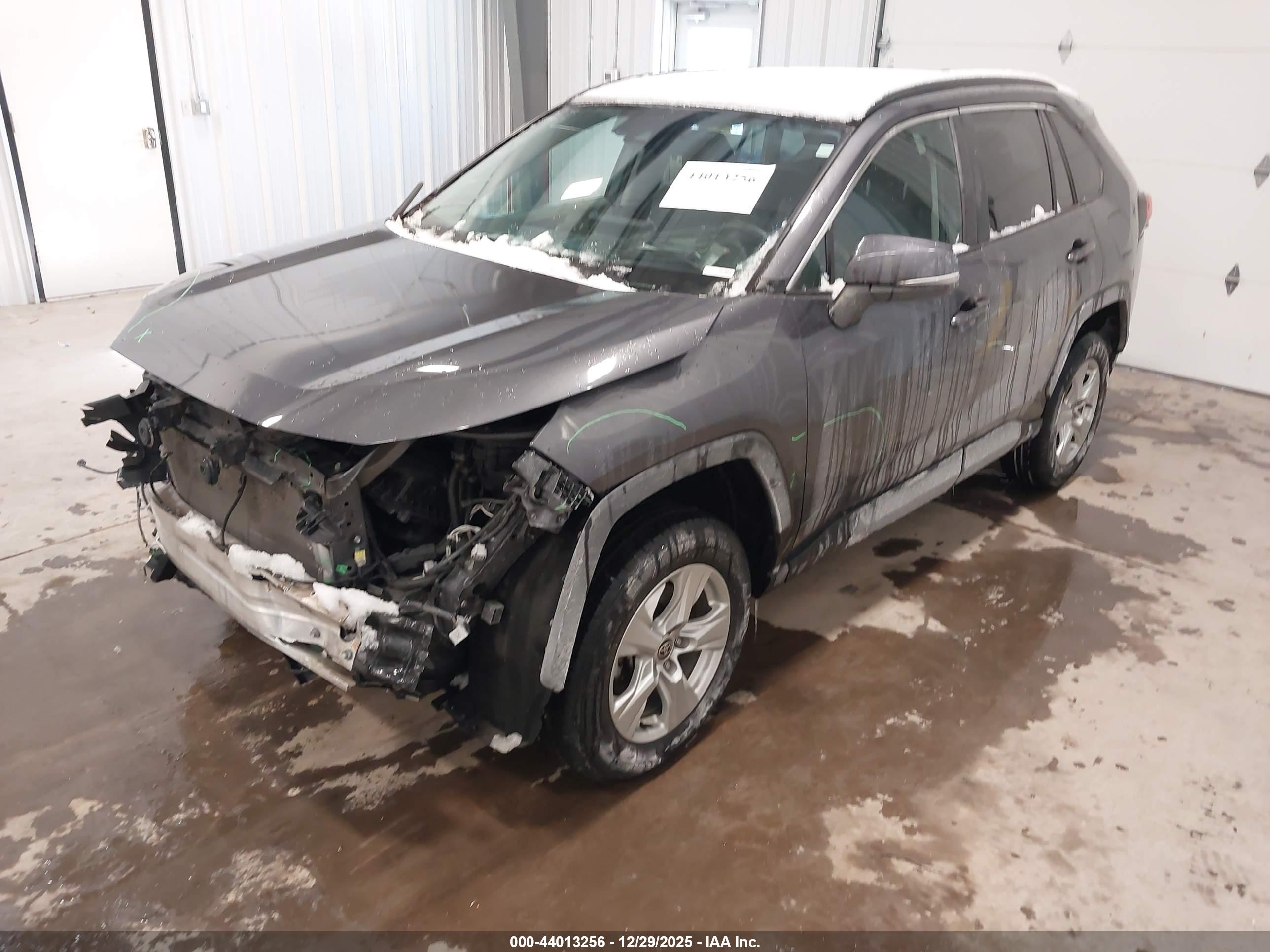 TOYOTA RAV4 image 2