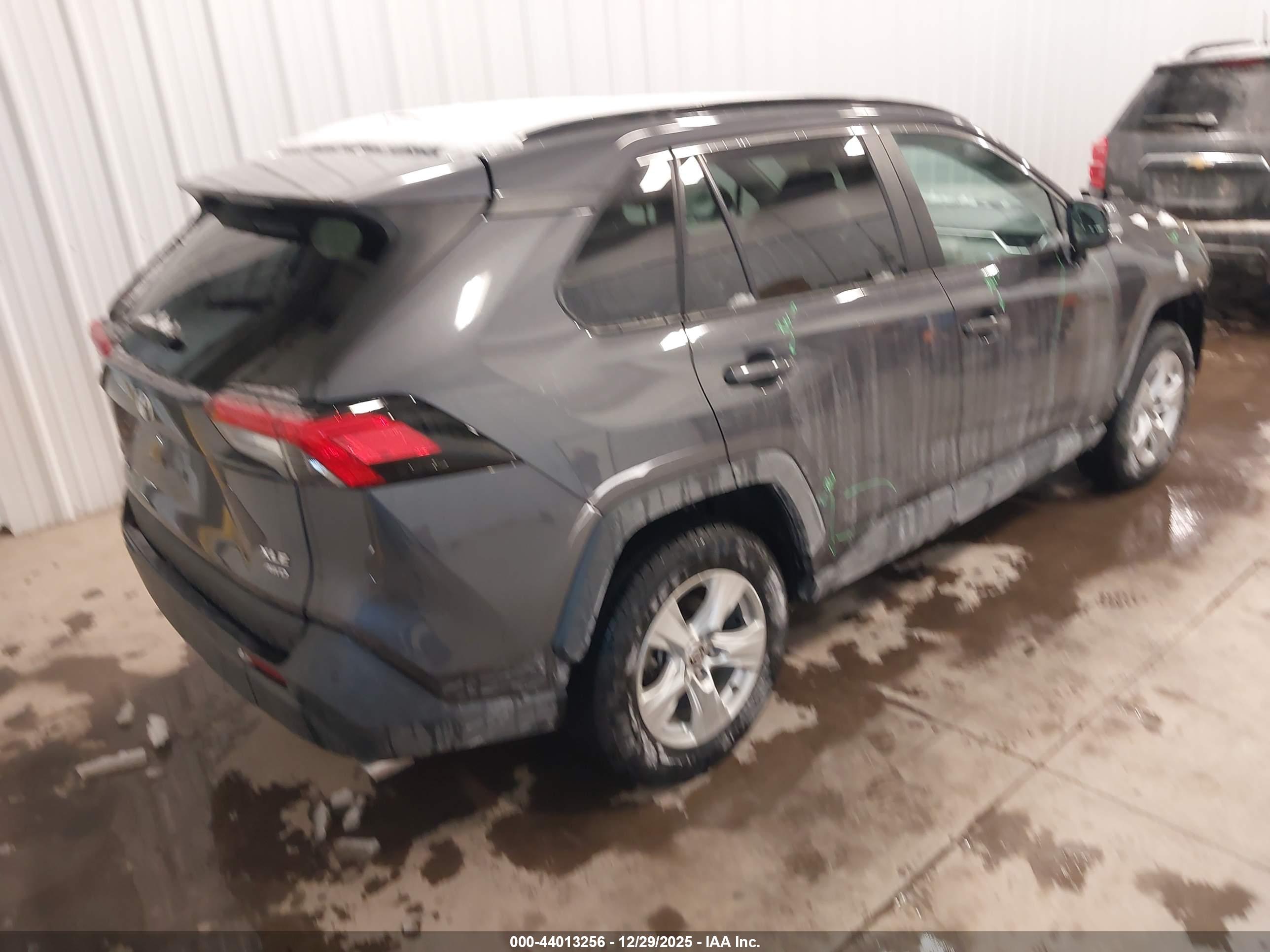TOYOTA RAV4 image 4