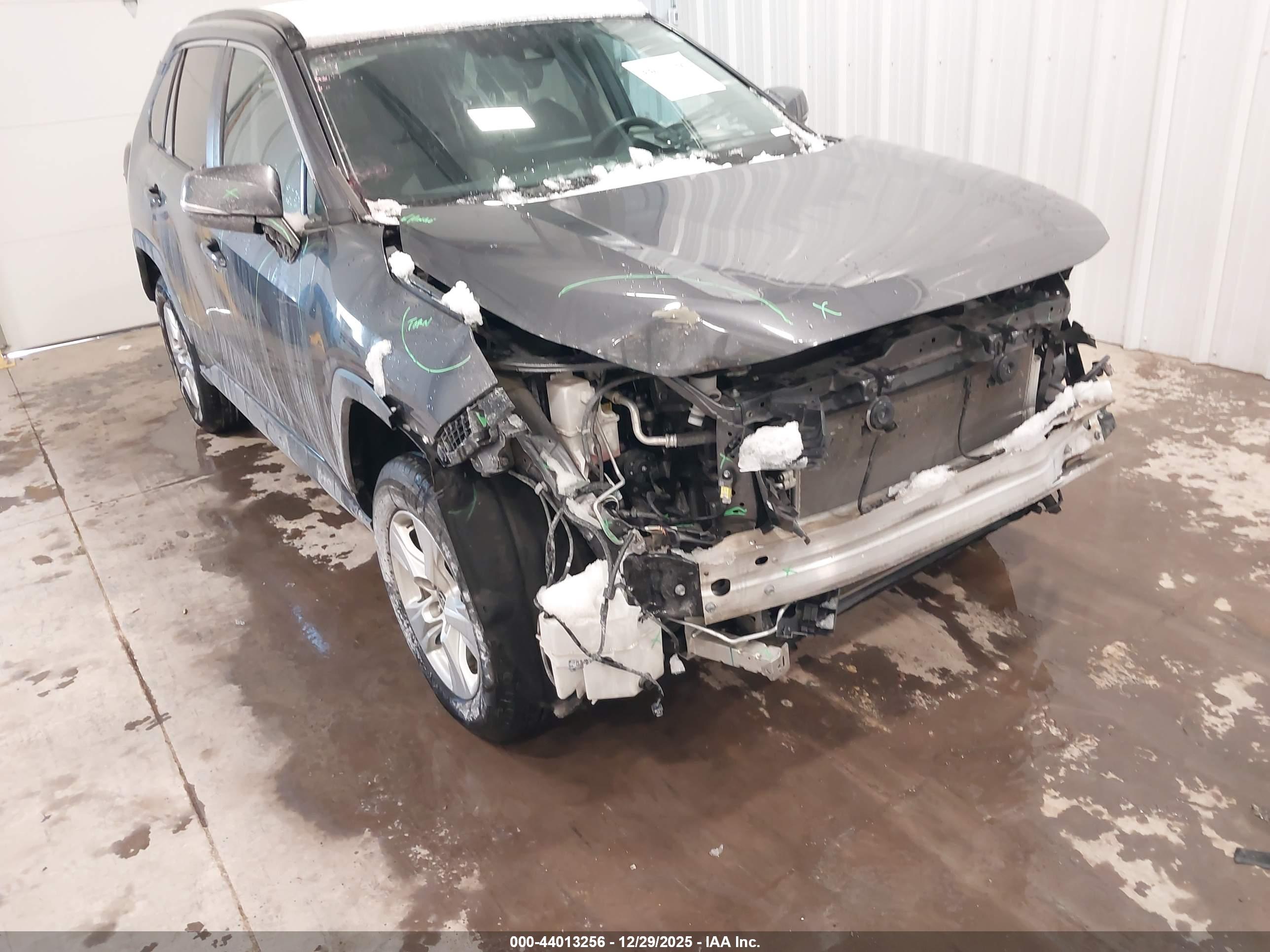 TOYOTA RAV4 image 6