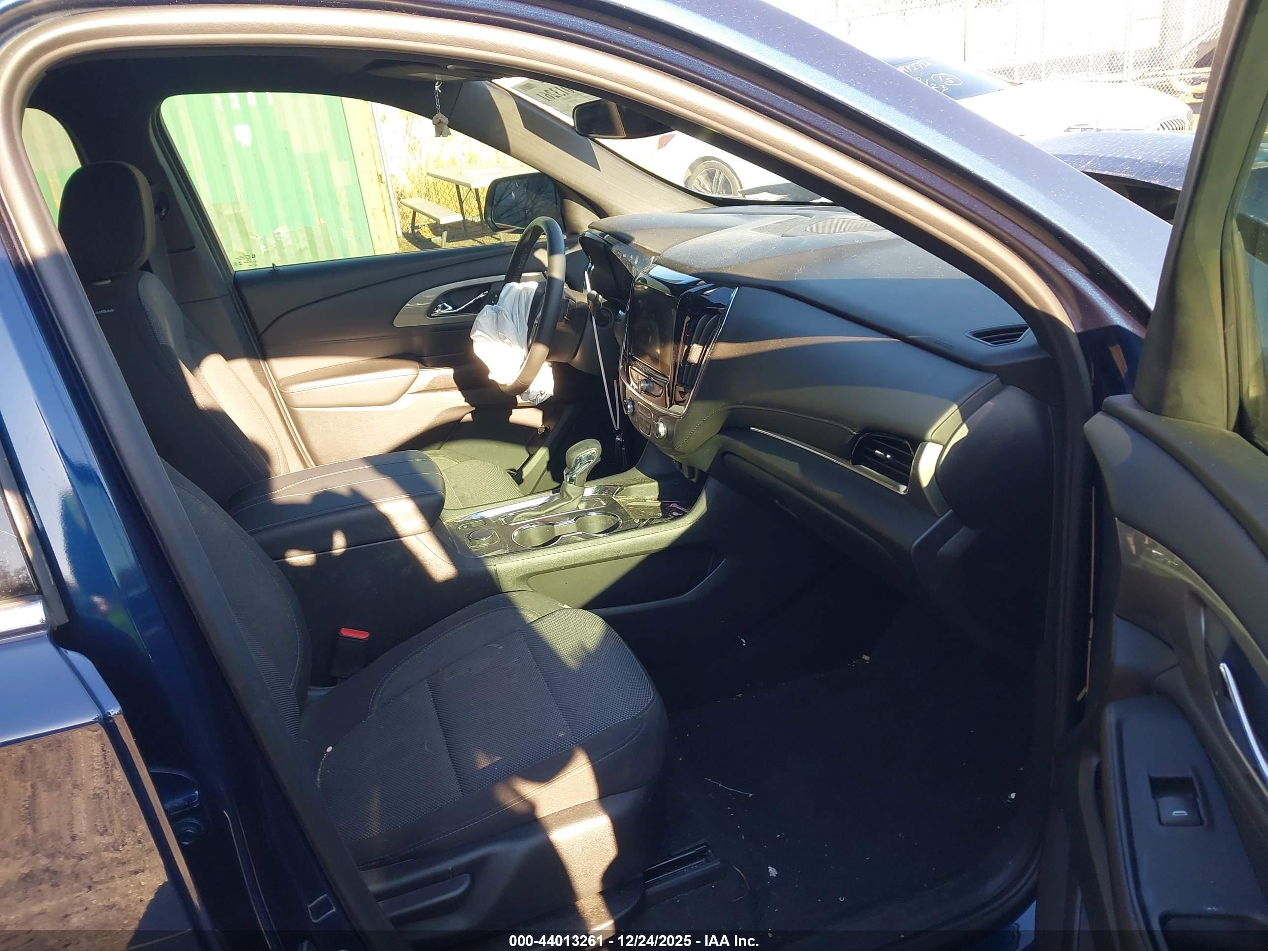 CHEVROLET TRAVERSE image 5