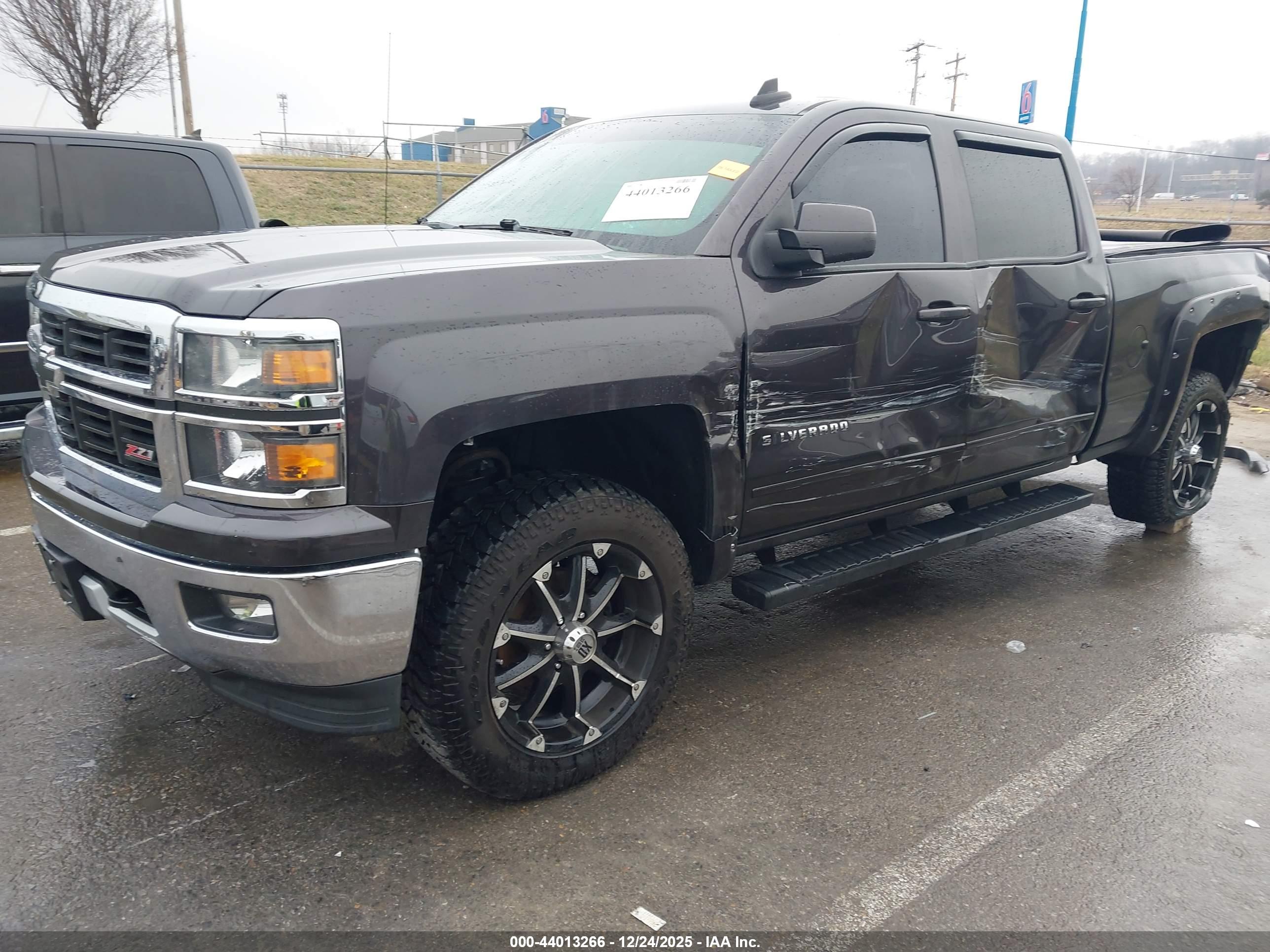 CHEVROLET SILVERADO image 2