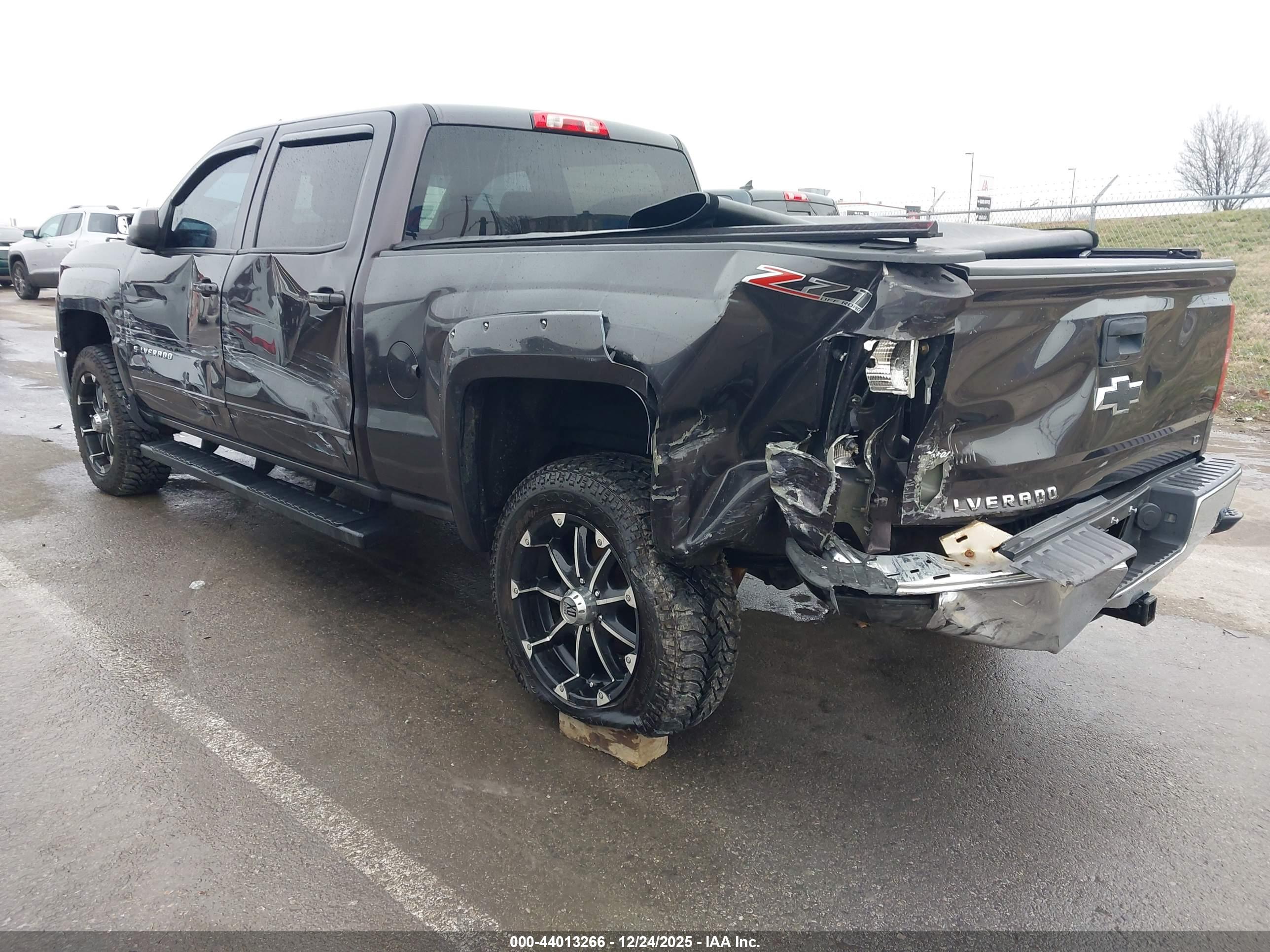CHEVROLET SILVERADO image 3